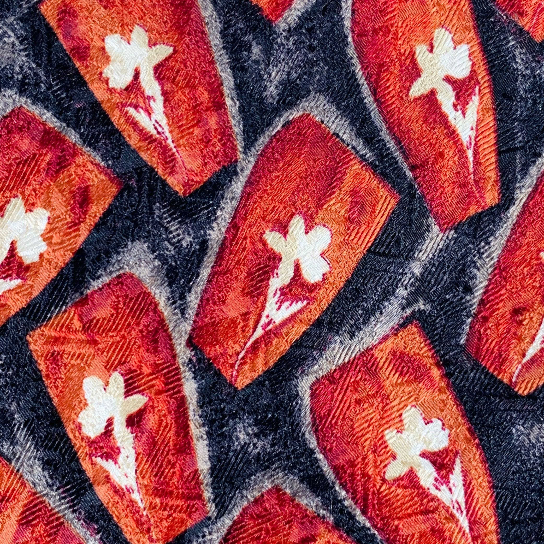 ERMENEGILDO ZEGNA necktie in a burgundy and black silk featuring an abstract floral design. Made in Italy.Very Good Pre-Owned Condition. 

Measurements: 
  Width: 3.75 inches Length: 59 inches 

  
  
 
Sui Generis Reference: 135299
Category: