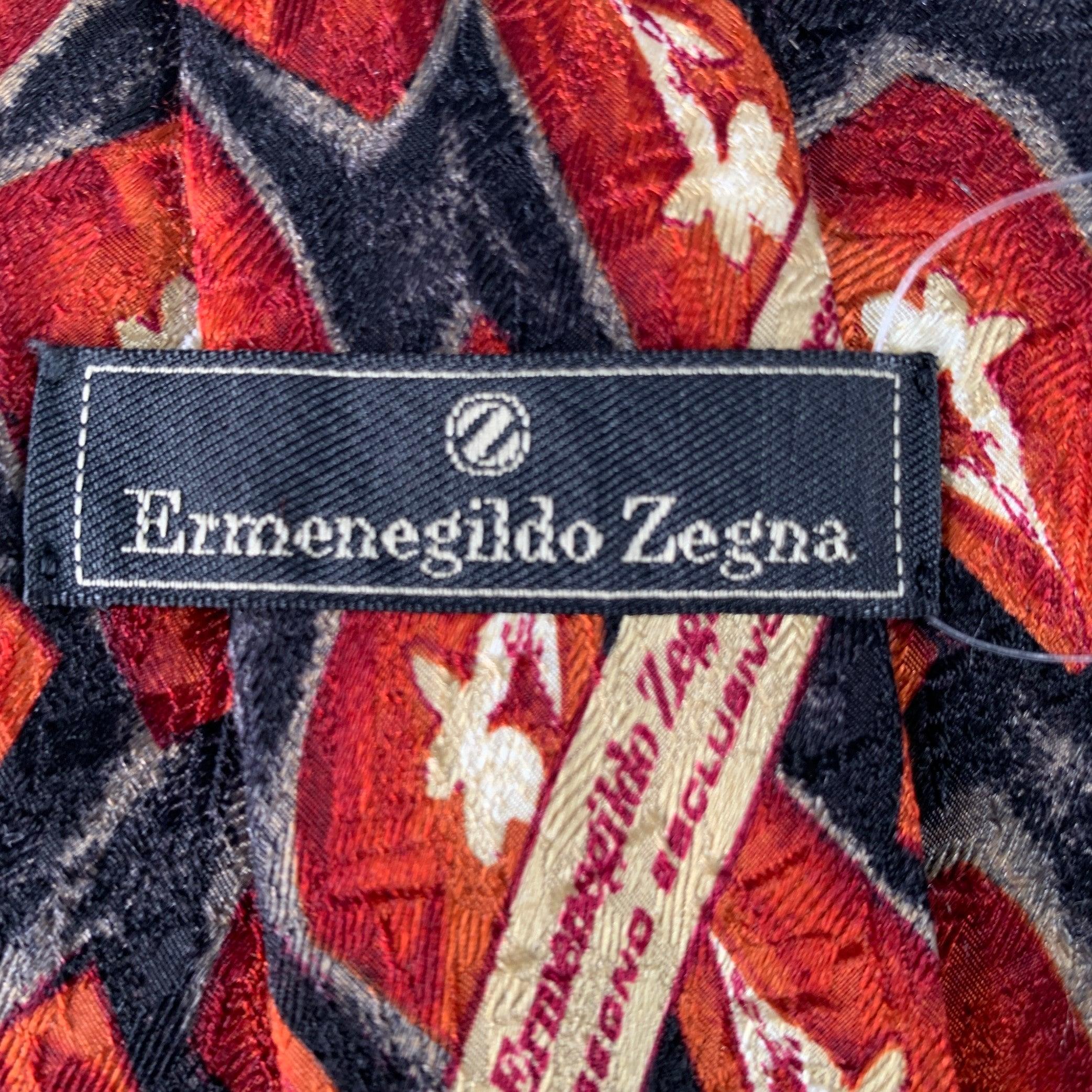 ERMENEGILDO ZEGNA Burgundy Black Abstract Silk Tie In Good Condition For Sale In San Francisco, CA