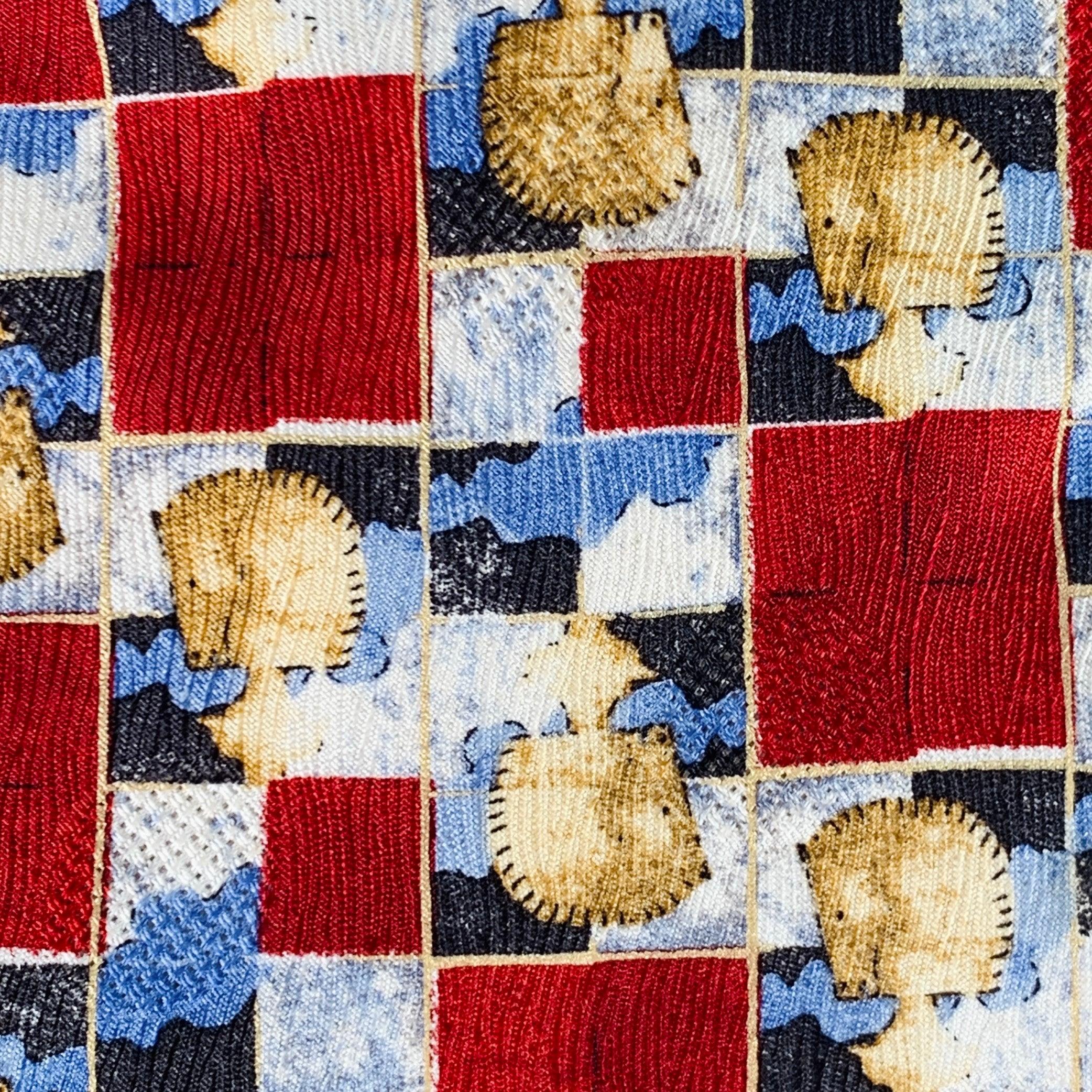 ERMENEGILDO ZEGNA
Corbata de seda burdeos y azul con un estampado de cuadros de ajedrez con piezas de caballo. Fabricado en Italia.Excelente estado de conservación. 

Medidas: 
  Anchura: 3,75 pulgadas Longitud: 59 pulgadas 
  
  
 
Referencia Sui