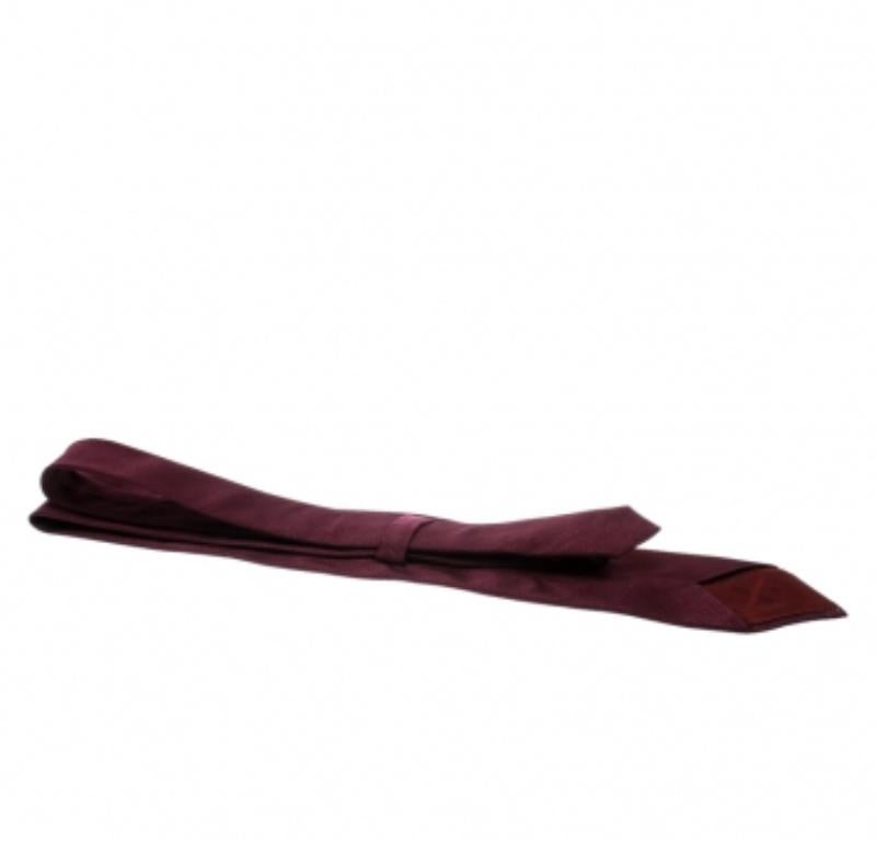 Noir Ermenegildo Zegna cravate traditionnelle bourgogne en jacquard de soie à rayures diagonales en vente