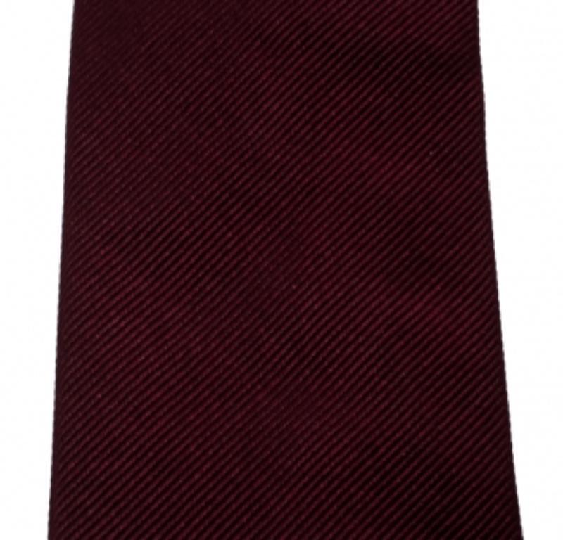 Ermenegildo Zegna cravate traditionnelle bourgogne en jacquard de soie à rayures diagonales Bon état - En vente à Dubai, Al Qouz 2