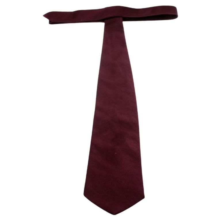 Ermenegildo Zegna cravate traditionnelle bourgogne en jacquard de soie à rayures diagonales en vente
