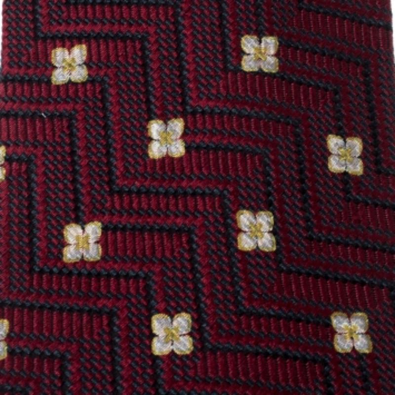 Cravatta Ermenegildo Zegna Borgogna in seta jacquard con motivo floreale Zig Zag In condizioni buone in vendita a Dubai, Al Qouz 2