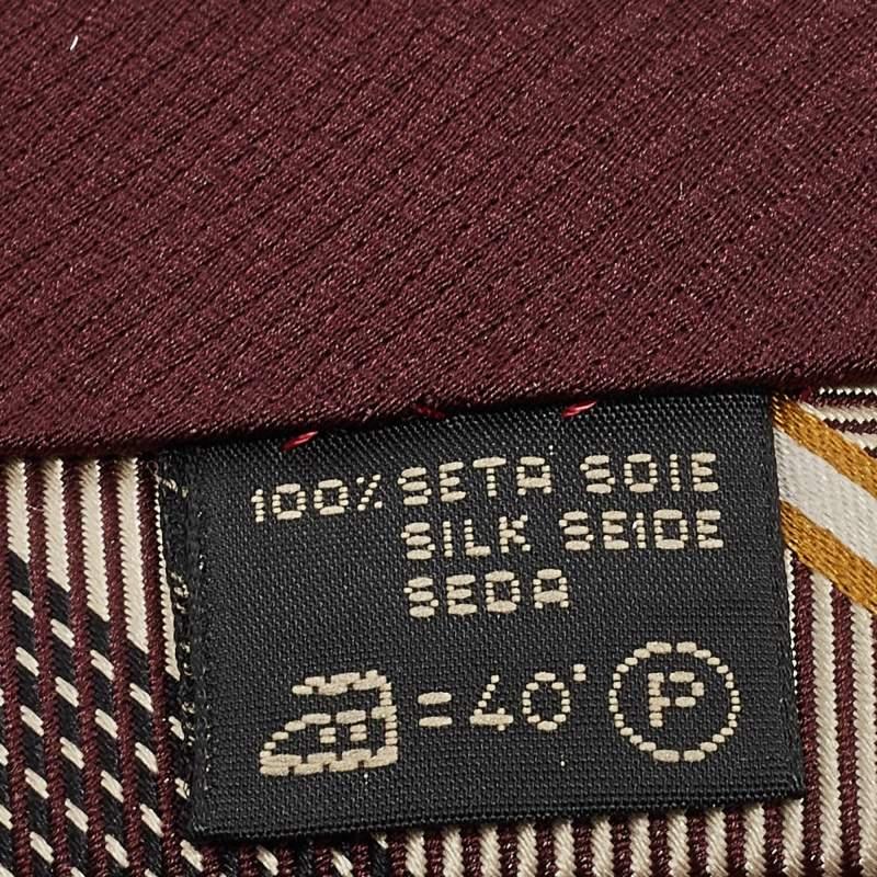 Corbata tradicional Ermenegildo Zegna de seda a rayas burdeos en Excelente estado para la venta en Dubai, Al Qouz 2
