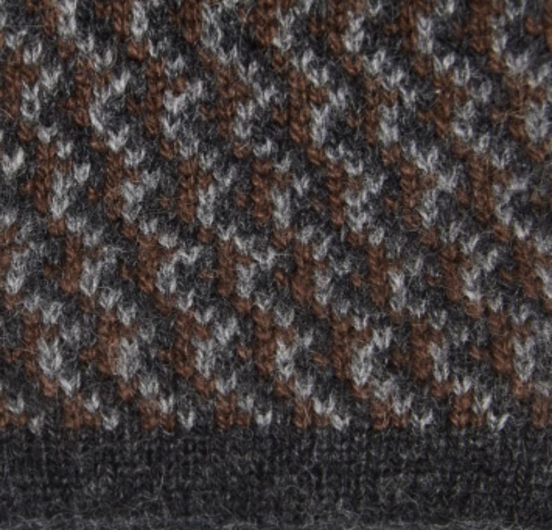 Questa cravatta di Ermenegildo Zegna è un perfetto accessorio formale dal fascino moderno e deciso. Realizzato in cashmere, presenta una doppia tonalità, un motivo intricato e l'etichetta del marchio ben cucita sul retro. Aggiungerà sicuramente un