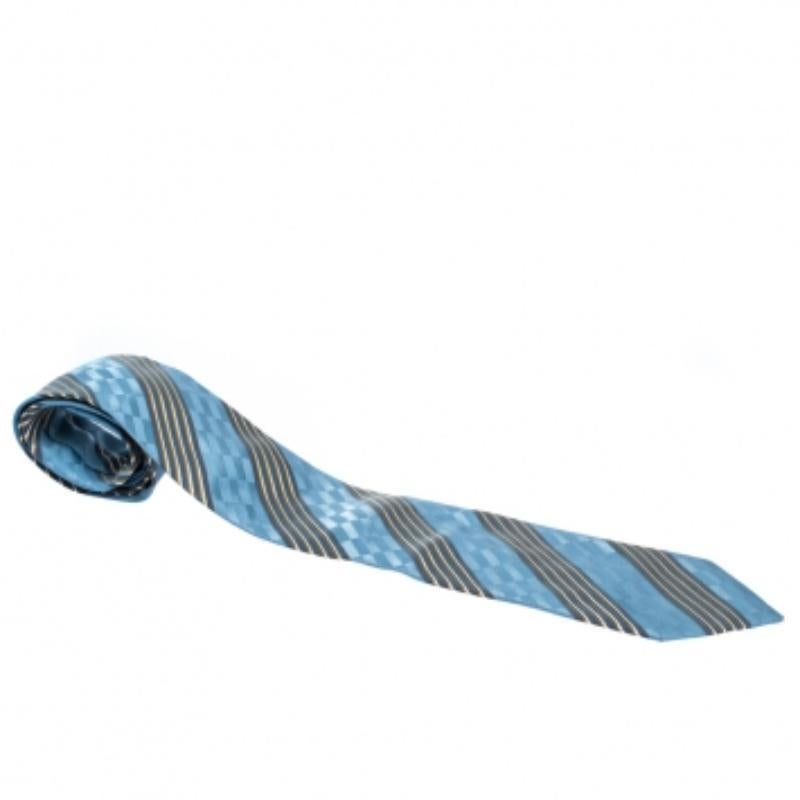 Cut from quality silk, this Ermenegildo Zegnatie in blue features diagonal stripes printed all over. The piece is complete with the keeper loop at the back. Look smart by pairing it with plain shirts.