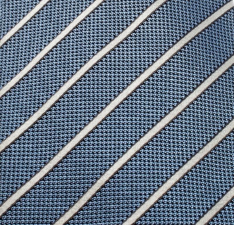 Gris Ermenegildo Zegna Couture cravate en jacquard à rayures bleues en vente