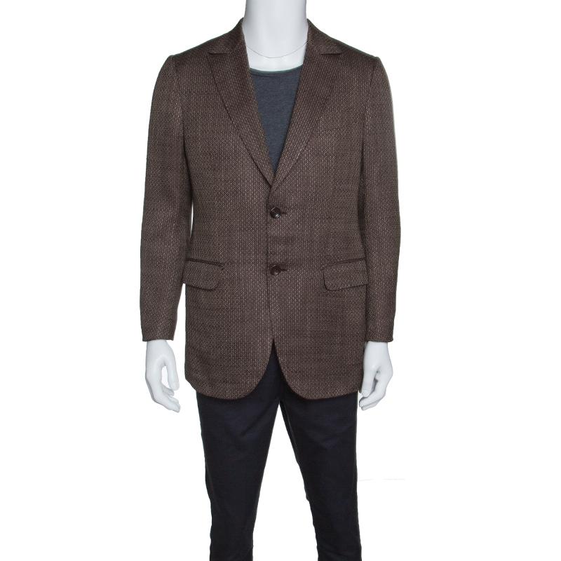 A classy piece to sport for your Monday presentations, this tailored blazer from Ermenegildo Zegna Couture is an upscale staple that your wardrobe needs. It is crafted with a cotton and silk blend and features a subdued brown hue. Exuding a textured