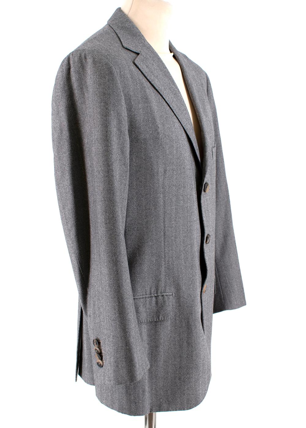 Ermenegildo Zegna Couture Grey Wool Single Breasted Suit

-Classic Design 
-Discreet and elegant striped pattern
-Soft lightweight texture
(Jacket)
-3 functional outer pockets 
-4 inner pockets 
-Fully lined
(Trousers)
-5 pockets