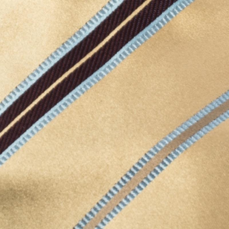 To accompany and complete your formals, Ermenegildo Zegna brings you this wonderful traditional tie that has been made from pure silk. It comes in a lovely shade of cream with diagonal stripes all over, the label as well as the keeper loop on the