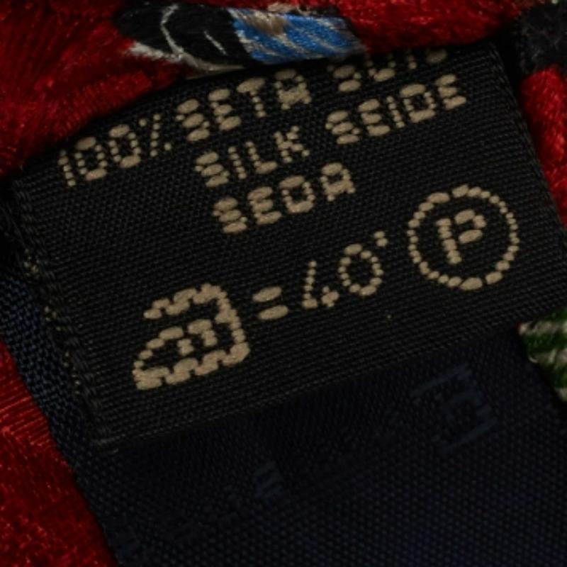 Seidenkrawatte von Ermenegildo Zegna Crimson mit rotem Baumhausdruck im Zustand „Hervorragend“ im Angebot in Dubai, Al Qouz 2