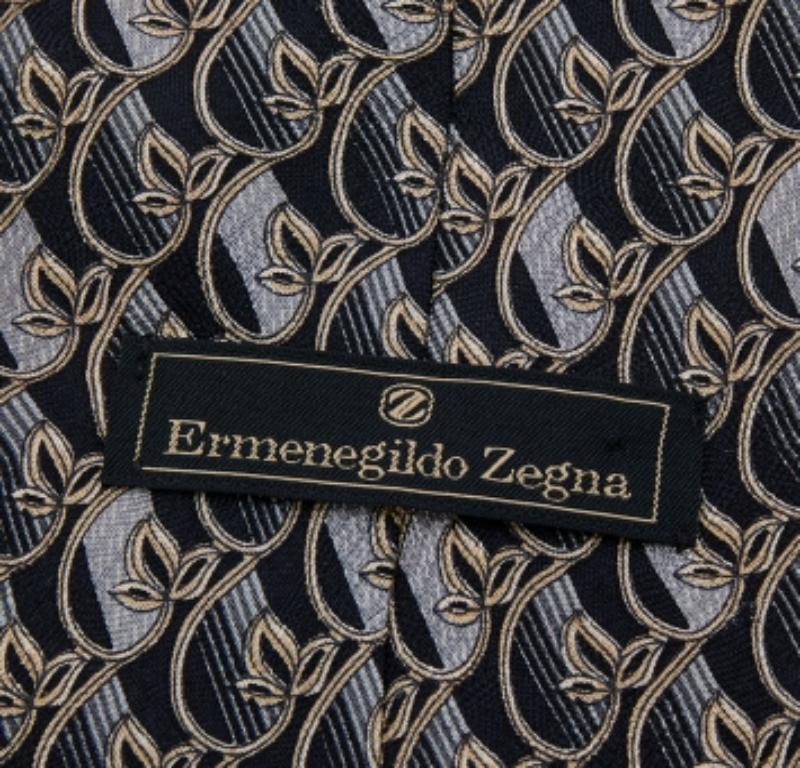 Ermenegildo Zegna cravate gris foncé à imprimé floral gris foncé Excellent état - En vente à Dubai, Al Qouz 2