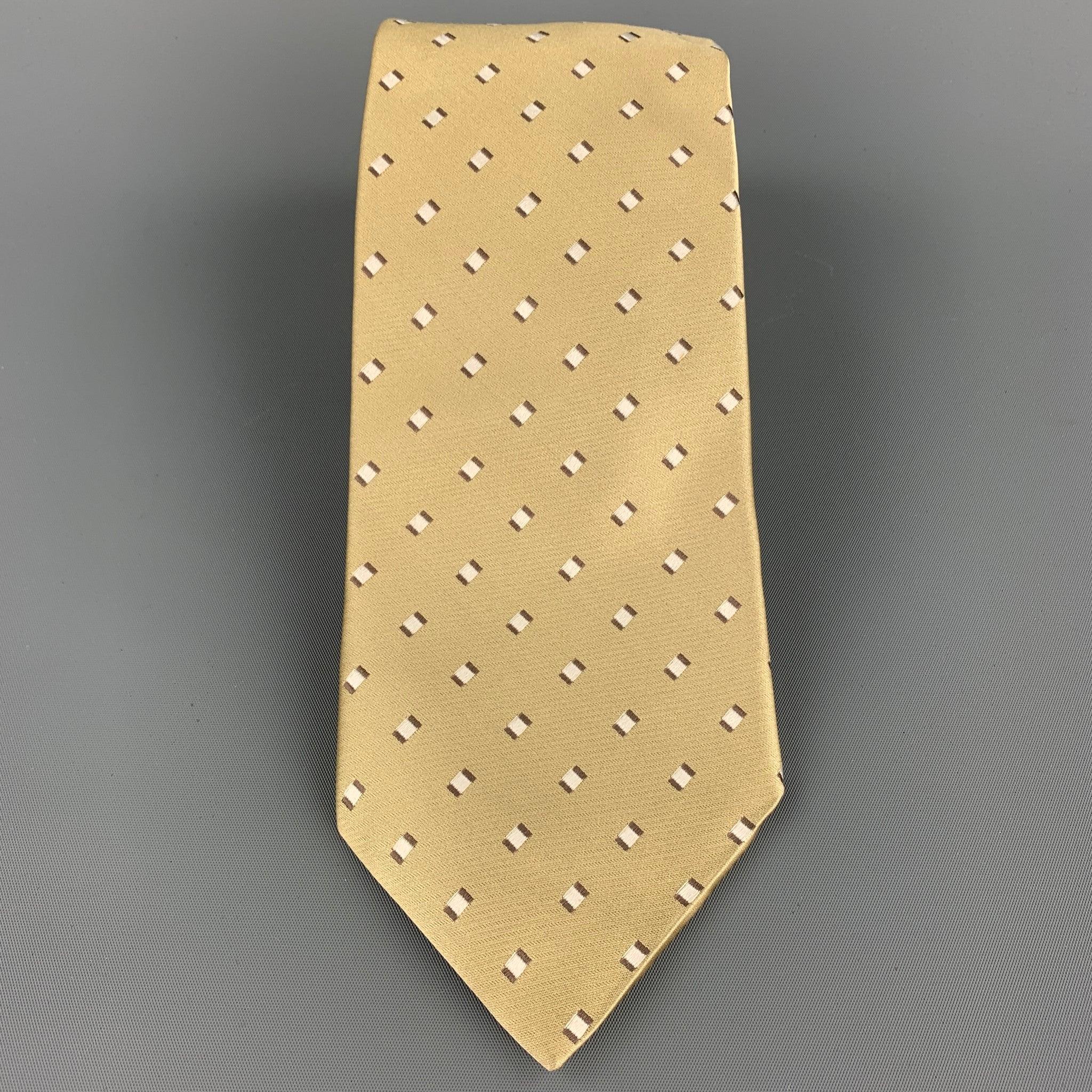 ERMENEGILDO ZEGNA tie comes in a gold square print silk. Made in Italy.Very Good Pre-Owned Condition.Width: 4 inches  
  
  
  
 Sui Generis Reference: 107883
 Category: Tie
 More Details
  
 Brand: ERMENEGILDO ZEGNA
 Color: Gold
 Pattern: Squares
