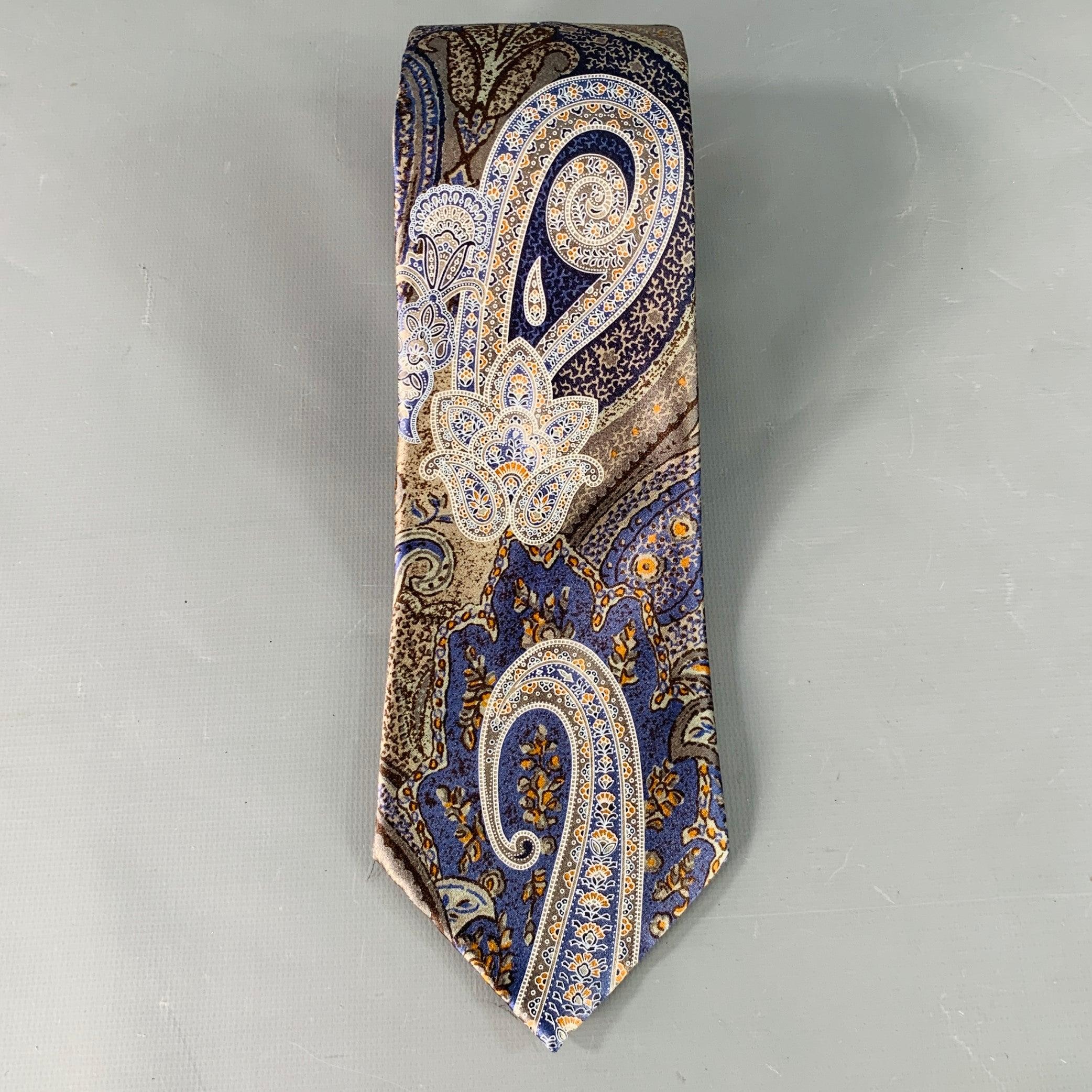 ERMENEGILDO ZEGNA
necktie in a grey and blue silk featuring a paisley pattern. Made in Italy.Excellent Pre-Owned Condition. 

Measurements: 
  Width: 3.5 inches Length: 60 inches  
  
  
 
Sui Generis Reference: 139295
Category: Tie
More Details
  