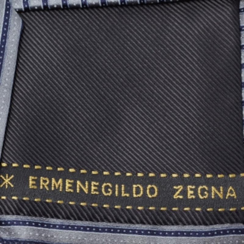 Grigio Cravatta in seta a righe blu e grigie di Ermenegildo Zegna in vendita