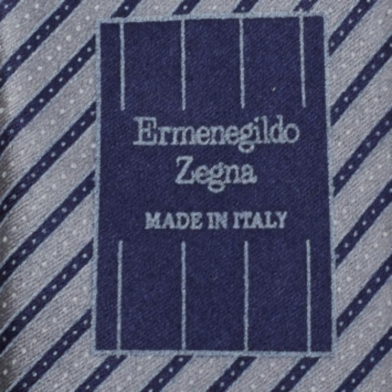 Cravatta in seta a righe blu e grigie di Ermenegildo Zegna In condizioni buone in vendita a Dubai, Al Qouz 2