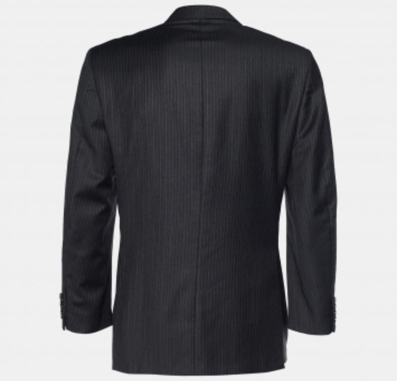 Questo blazer di Ermenegildo Zegna ti garantirà una vestibilità perfetta e facile. Realizzato in un mix di materiali di qualità in uno stile monopetto, sfoggia una chiusura frontale con bottoni, un colletto classico e maniche lunghe con polsini