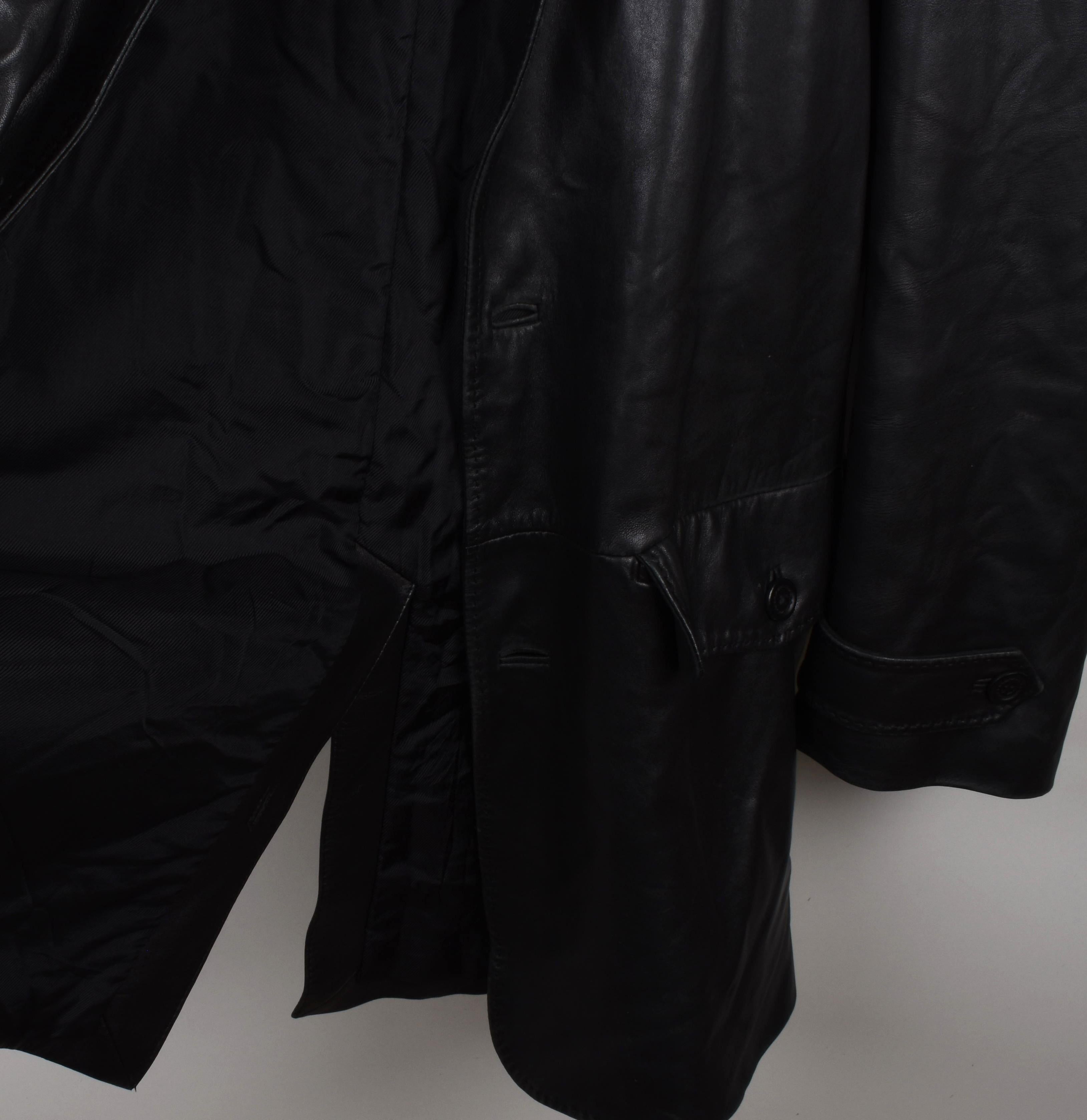 Compruebe mis otros listados. Tiene a la venta mucha más ropa de diseño. Abierto a cualquier oferta.
El artículo en venta es Abrigo de piel para hombre 100% auténtico Ermenegildo Zegna, S1778, VITR6
Color: negro
(El color real puede variar un poco