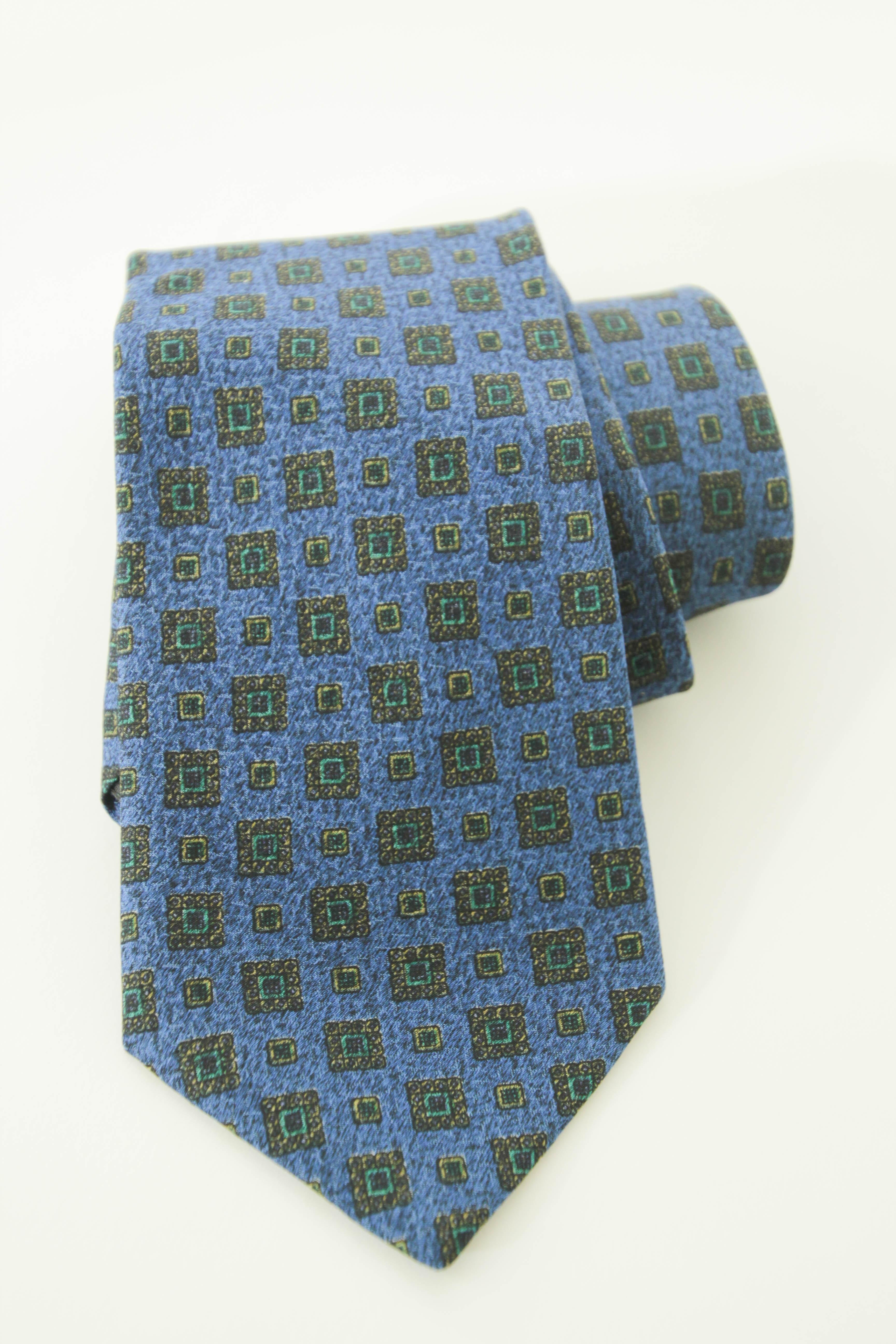 Ermenegildo Zegna Luxury Blue Medallion Silk Neck Tie Italy In Good Condition For Sale In North Hollywood, CA