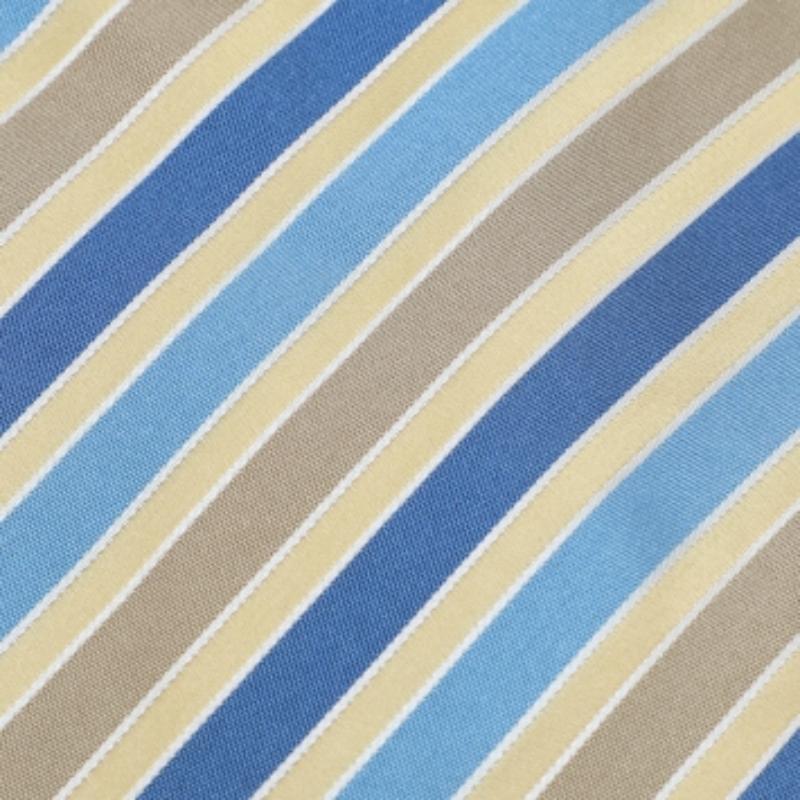 Questa cravatta di Ermenegildo Zegna è un perfetto accessorio formale dal fascino moderno e deciso. Realizzata con materiali di lusso, presenta motivi intricati e l'etichetta del marchio ben cucita sul retro. Aggiungerà sicuramente un tocco di stile