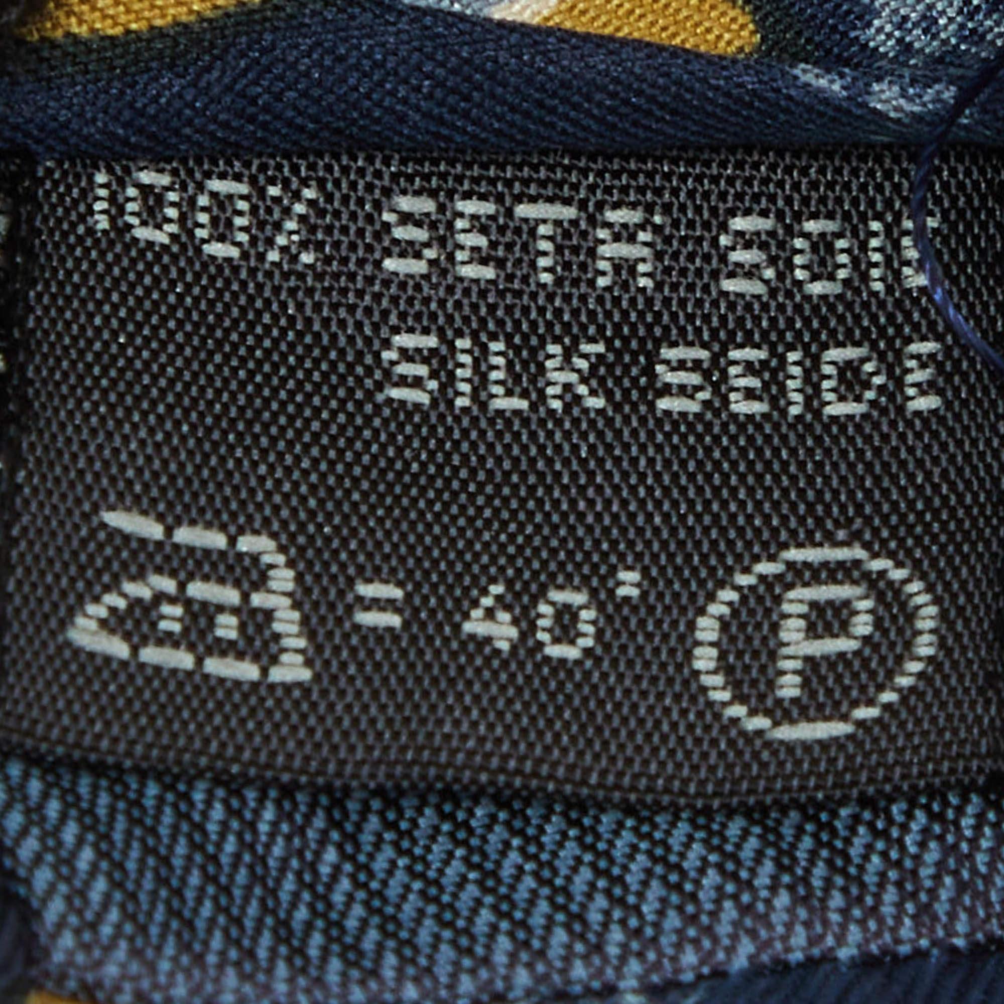 Cravatta tradizionale in seta con stampa floreale blu navy di Ermenegildo Zegna In condizioni buone in vendita a Dubai, Al Qouz 2