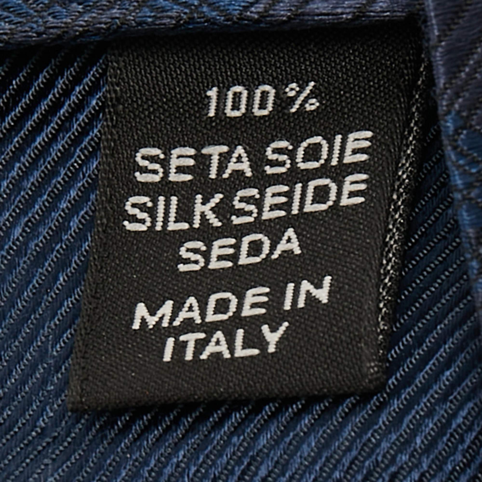 Ermenegildo Zegna Navy Blue Floral Patterned Silk Tie In Good Condition In Dubai, Al Qouz 2