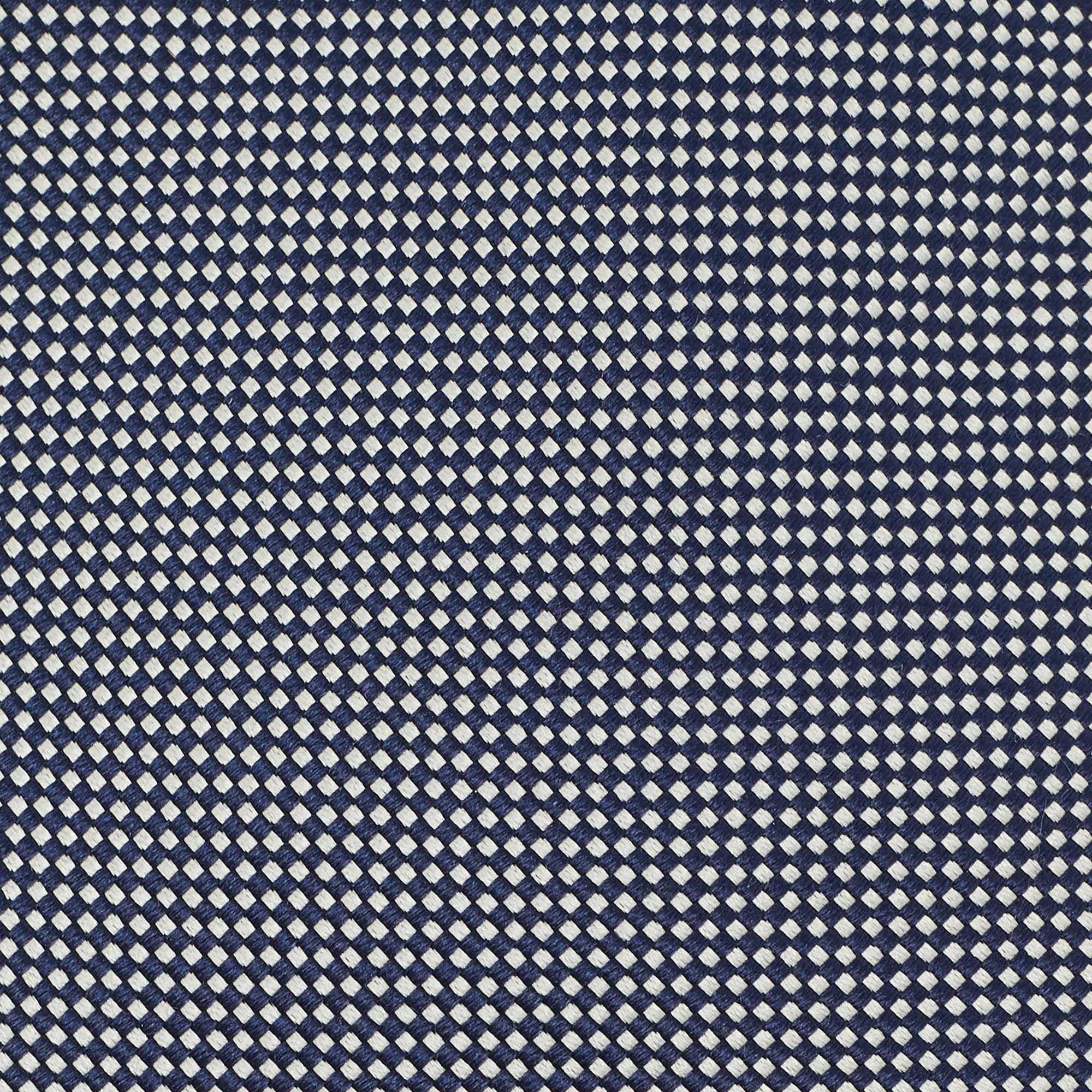 This tie is a perfect formal accessory that has a sharp and modern appeal. Made from luxurious materials, it features intricate patterns, and the brand label is neatly stitched at the back. It is sure to add oodles of style to your blazers.