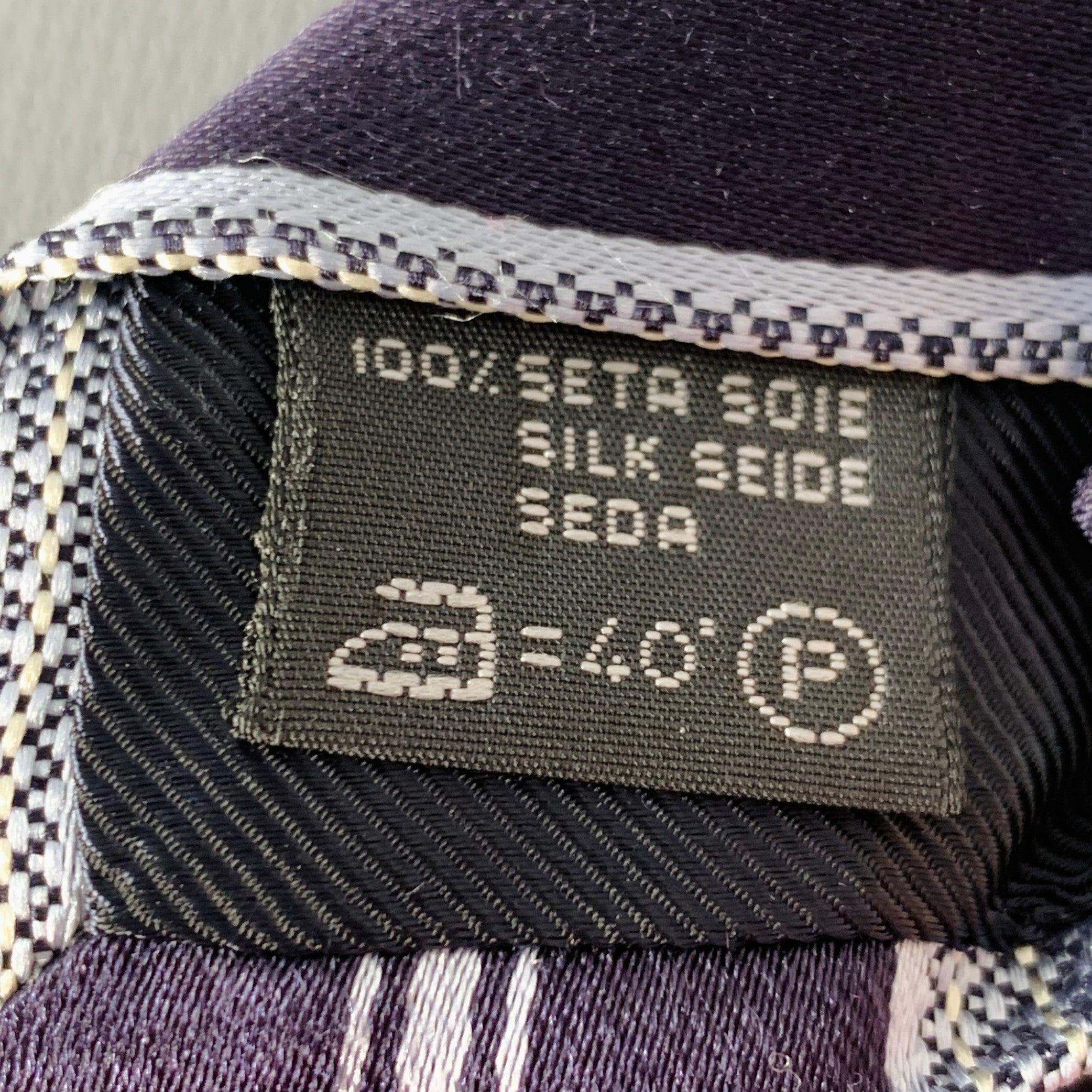 ERMENEGILDO ZEGNA Navy Light Blue Diagonal Stripe Silk Jacquard Tie In Excellent Condition For Sale In San Francisco, CA