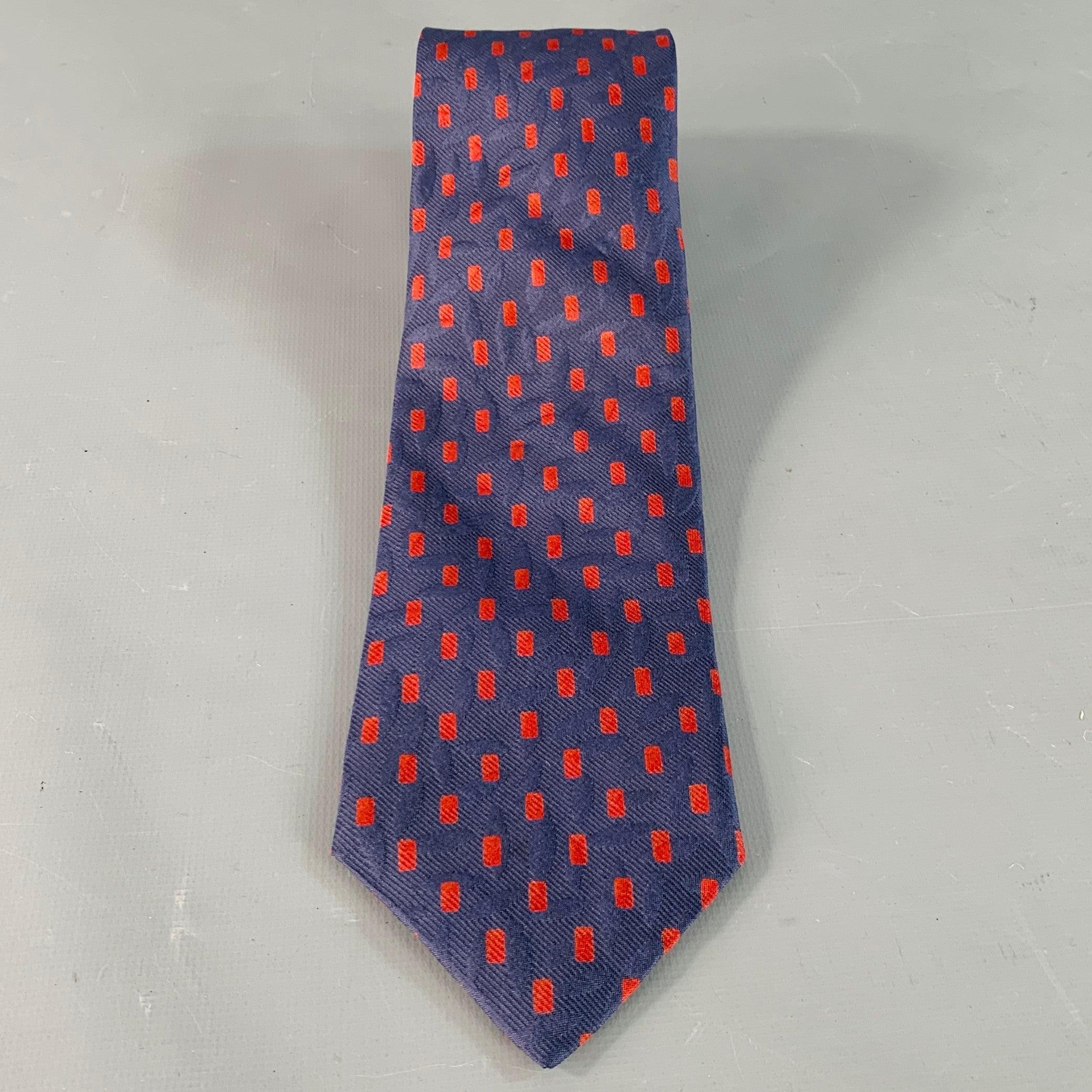 Gris Ermenegildo Zegna Cravate en soie rouge marine à rectangles en vente