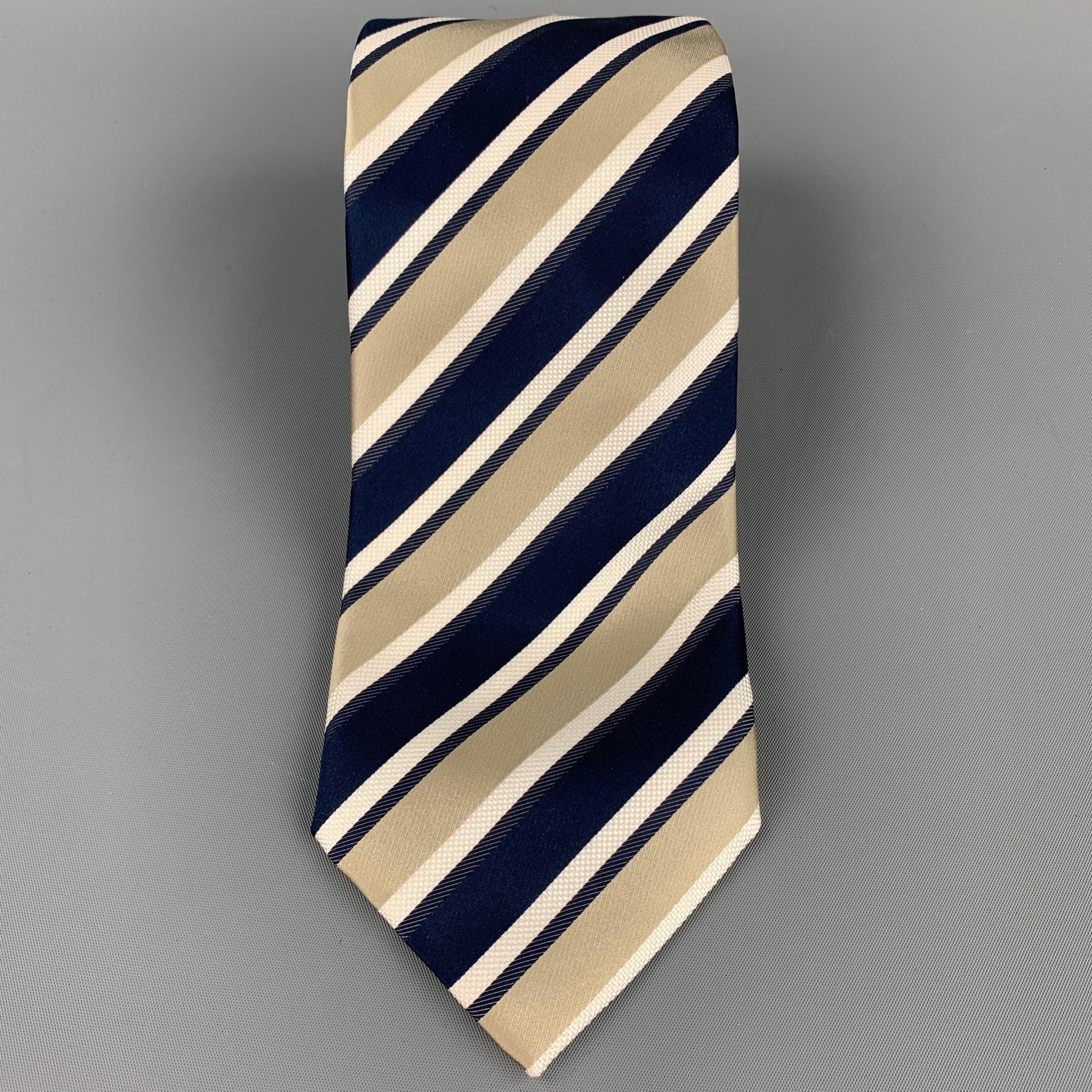ERMENEGILDO ZEGNA tie comes in a navy & taupe diagonal stripe silk. Made in Italy.Very Good Pre-Owned Condition.Width: 4 inches  
  
  
  
 Sui Generis Reference: 107872
 Category: Tie
 More Details
  
 Brand: ERMENEGILDO ZEGNA
 Color: Navy
 Color