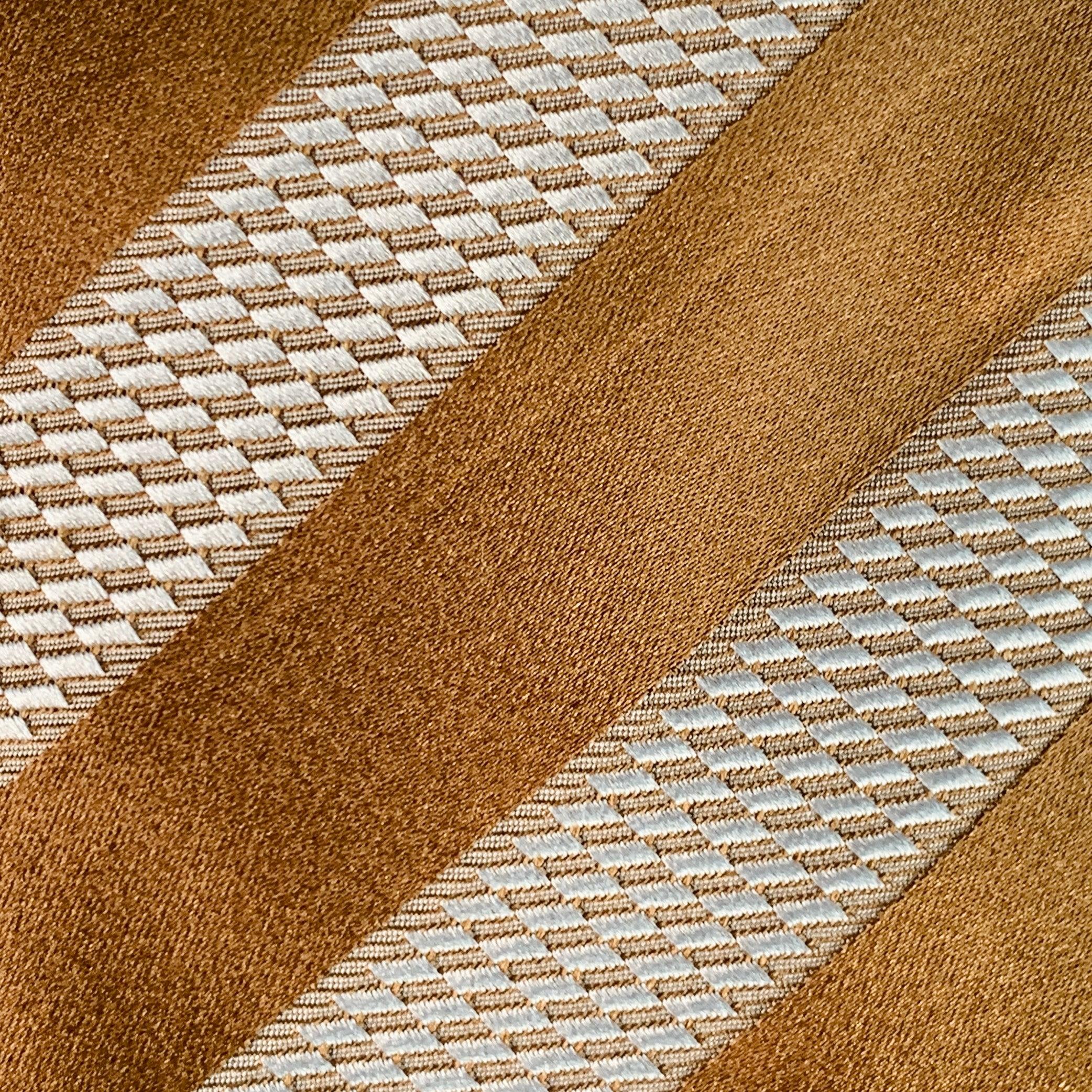 ERMENEGILDO ZEGNA
Krawatte aus brauner und hellblauer Seidenbaumwolle mit diagonalem Streifenmuster. Made in Italy.sehr guter gebrauchter Zustand.Breite: 3,25 Zoll Länge: 59 Zoll 
  
  
 
Sui Generis-Referenz: 141009
Kategorie: Krawatte
Mehr