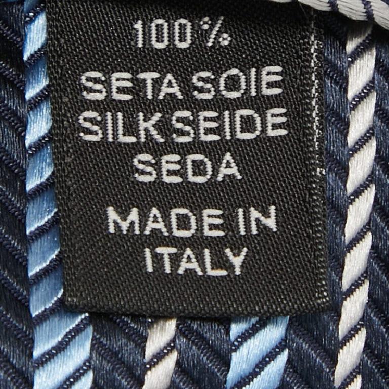 Cravatta Ermenegildo Zegna Premium in seta a righe diagonali blu navy In condizioni buone in vendita a Dubai, Al Qouz 2