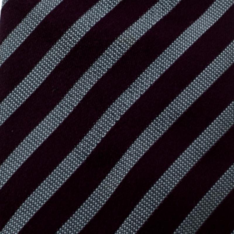 Ermenegildo Zegna Cravate en soie rayée violet et gris Bon état - En vente à Dubai, Al Qouz 2