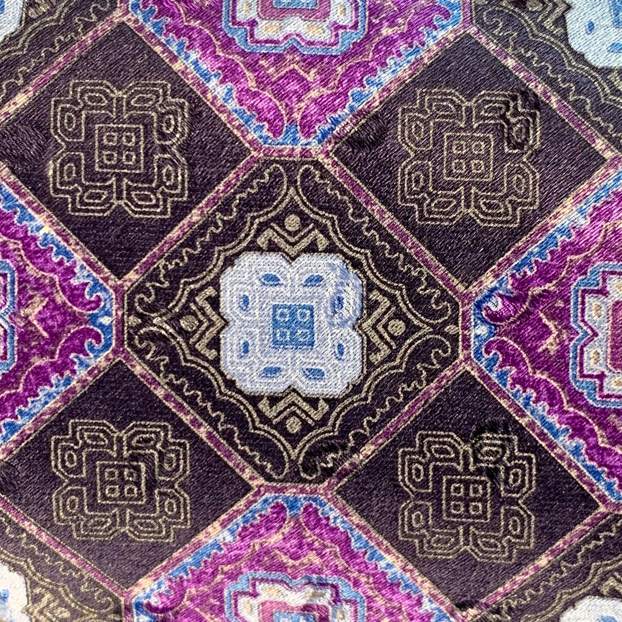 Cravate ERMENEGILDO Zegna en soie marine et violette à motif floral abstrait. Fabriqué en Italie. Excellent état. 

Mesures : 
  Largeur : 3,5 pouces Longueur : 61 pouces 

  
  
 
Référence Sui Generis : 140697
Catégorie : Cravate
Plus de détails
