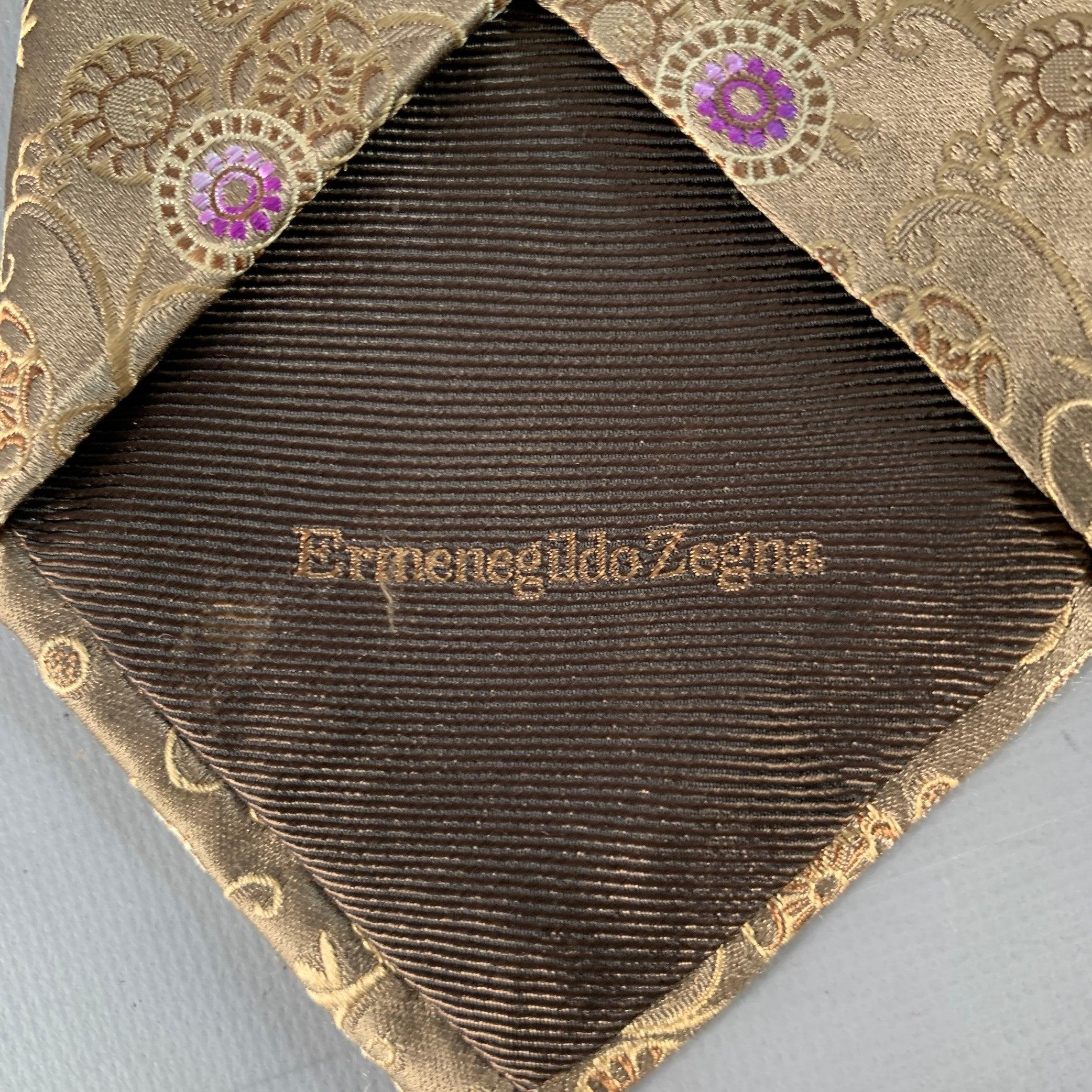 ERMENEGILDO ZEGNA Corbata de seda floral abstracta topo púrpura en Excelente estado para la venta en San Francisco, CA