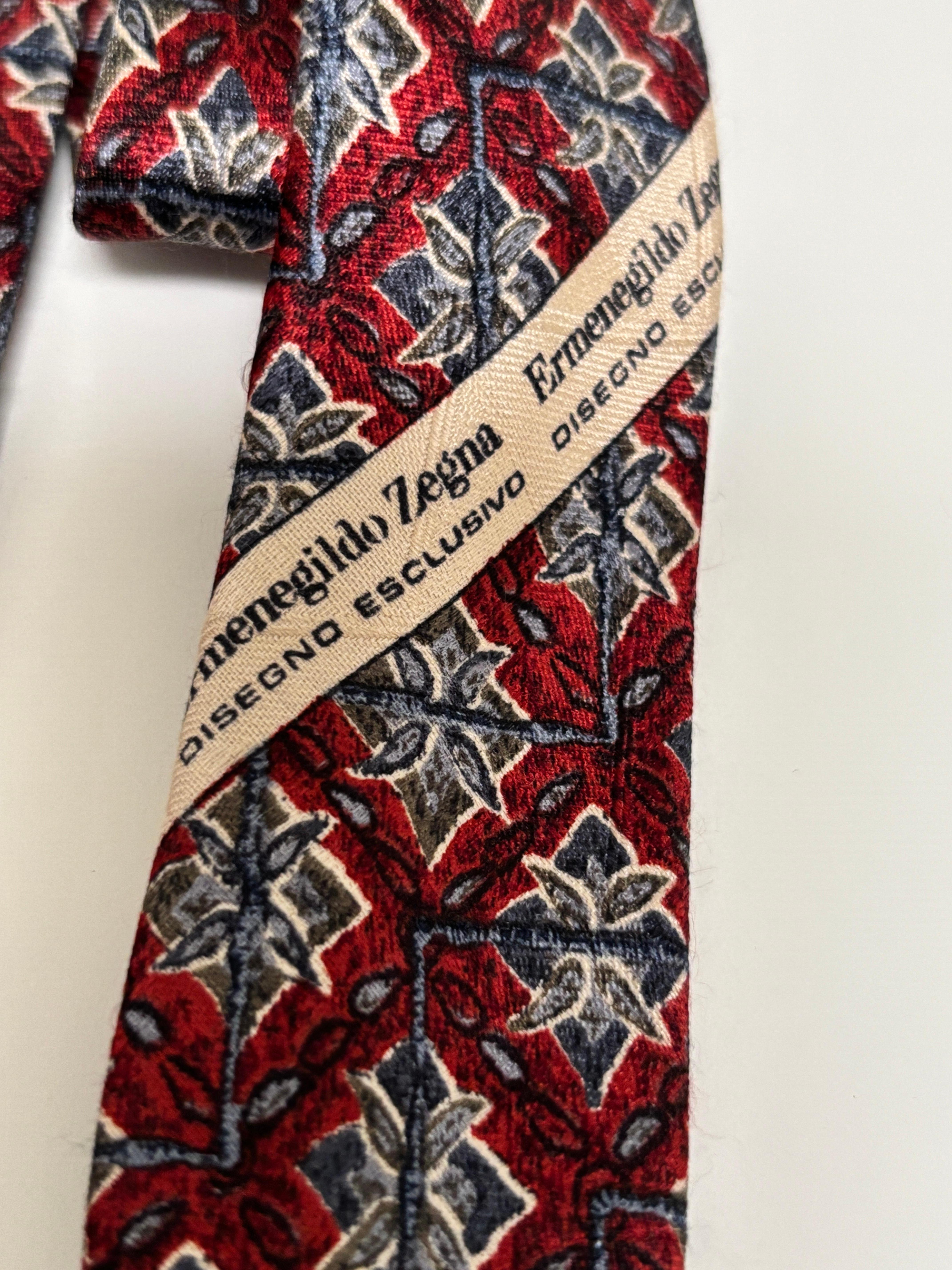 Ermenegildo Zegna Krawatte aus roter und blauer Seide mit Jacquardmuster Italien im Angebot 1