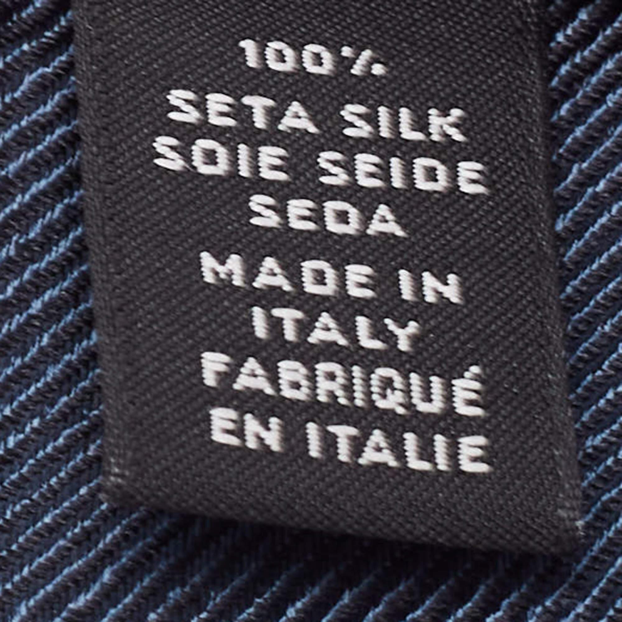 Cravatta in seta jacquard floreale a quadri rossi di Ermenegildo Zegna In condizioni buone in vendita a Dubai, Al Qouz 2
