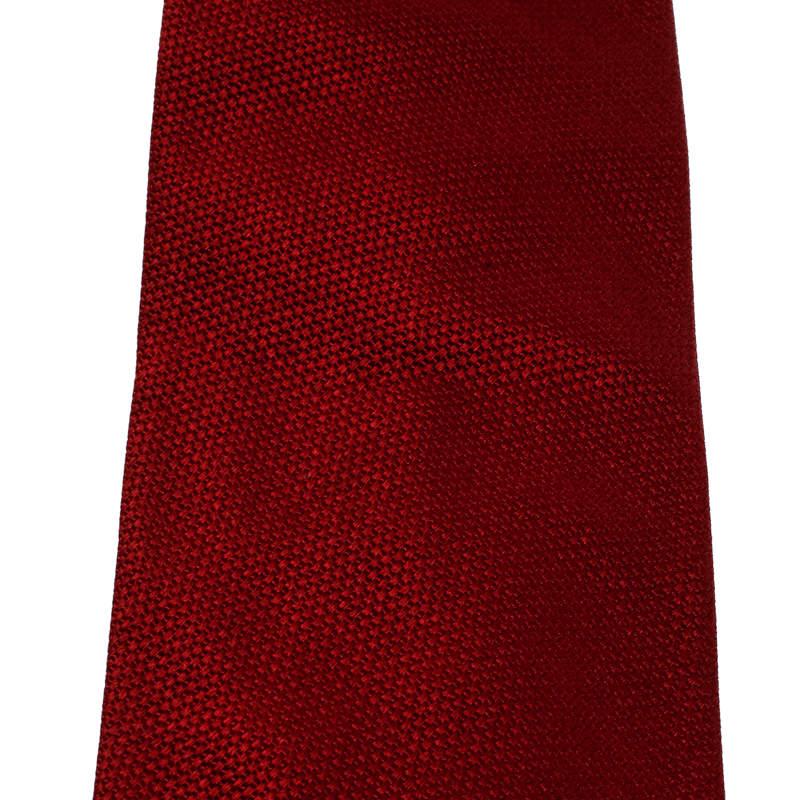 Ermenegildo Zegna Red Textured Silk and Cotton Jacquard Traditional Tie In Good Condition For Sale In Dubai, Al Qouz 2