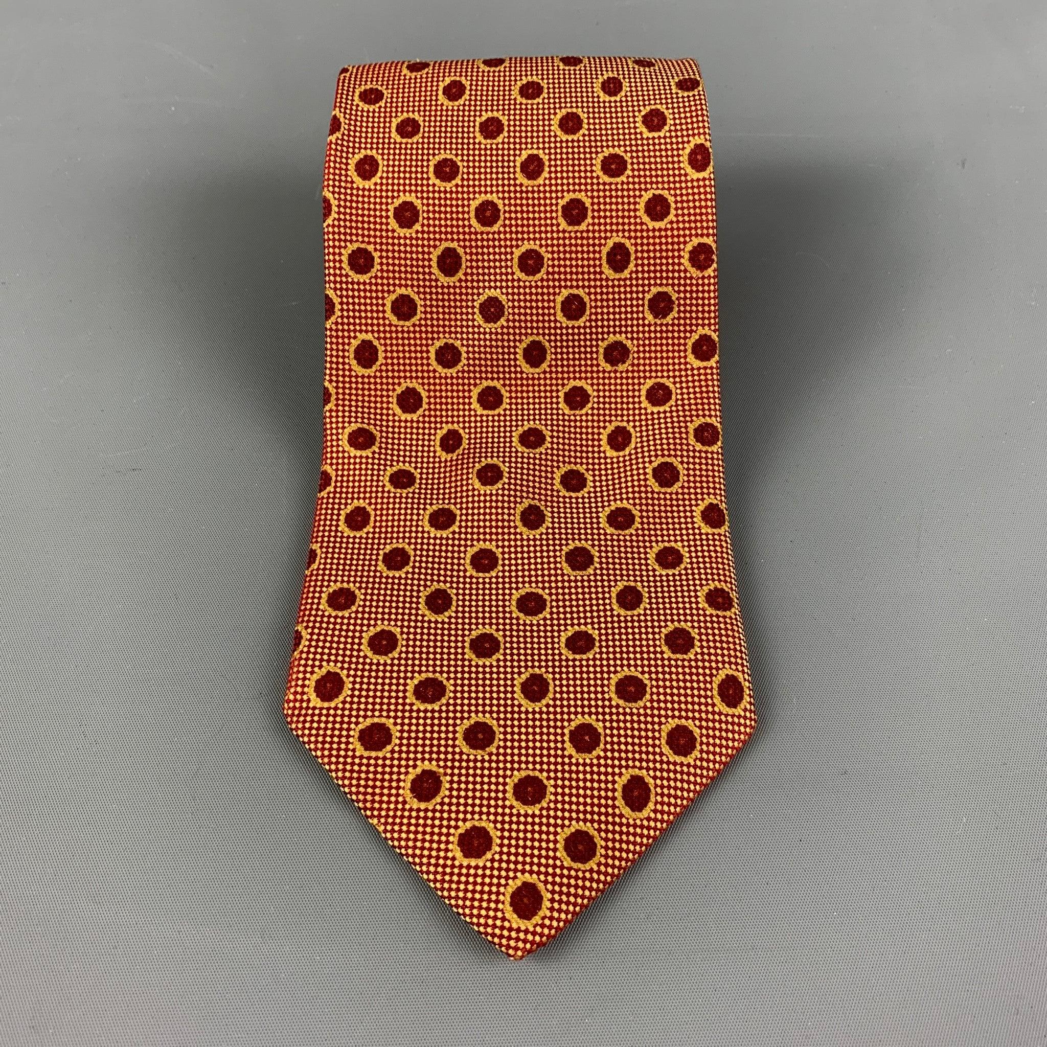 ERMENEGILDO ZEGNA necktie come in an all over red and yellow polka dotted style with iridescent sheen.100% silk. Made in Italy .
Very Good Pre-Owned Condition.
 

Measurements: 
  
Width:3.5 inches 
Length:56 in




  
  
 
Reference: