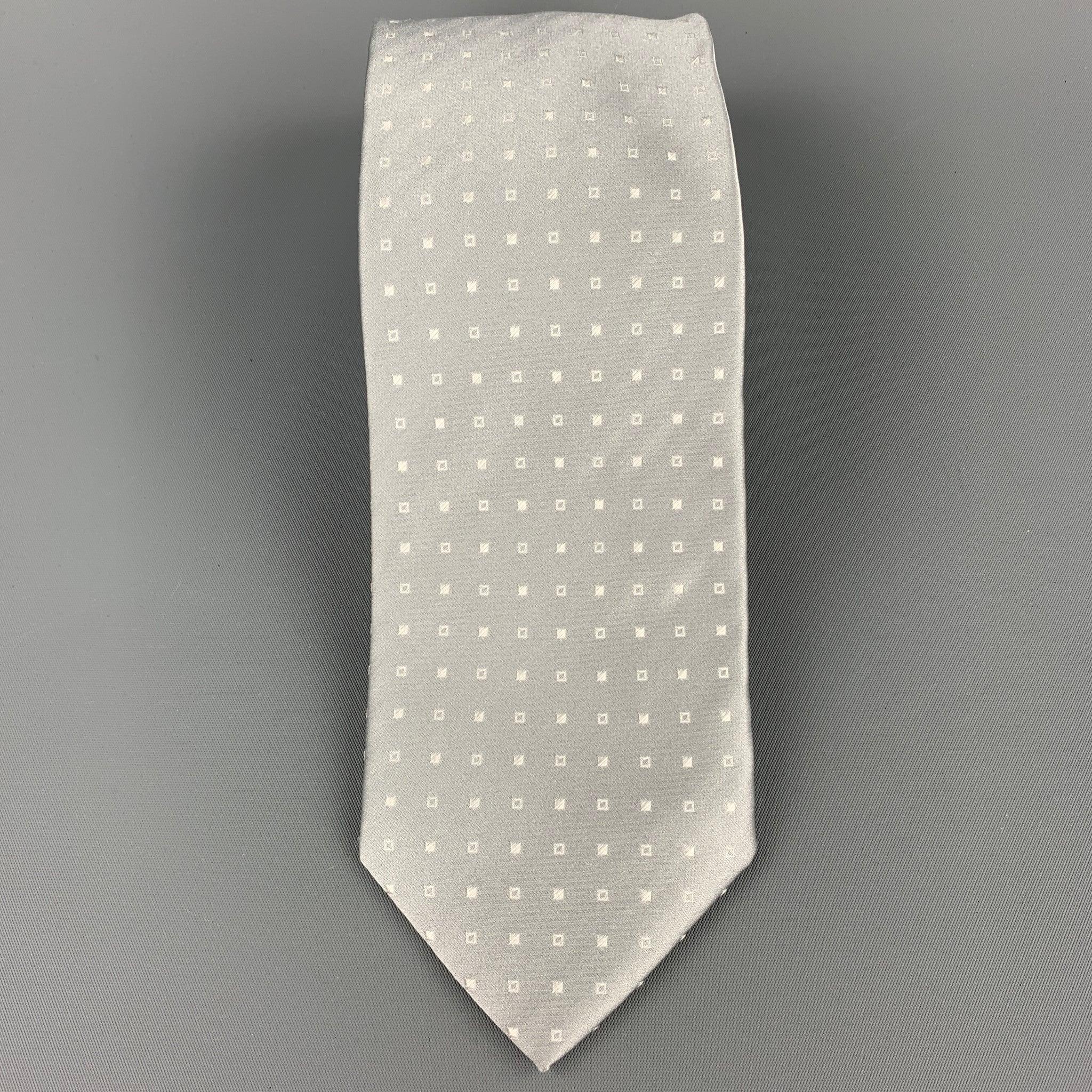ERMENEGILDO ZEGNA tie comes in a silver square print silk. Made in Italy.Very Good Pre-Owned Condition.Width: 4 inches  
  
  
  
 Sui Generis Reference: 107884
 Category: Tie
 More Details
  
 Brand: ERMENEGILDO ZEGNA
 Color: Silver
 Pattern:
