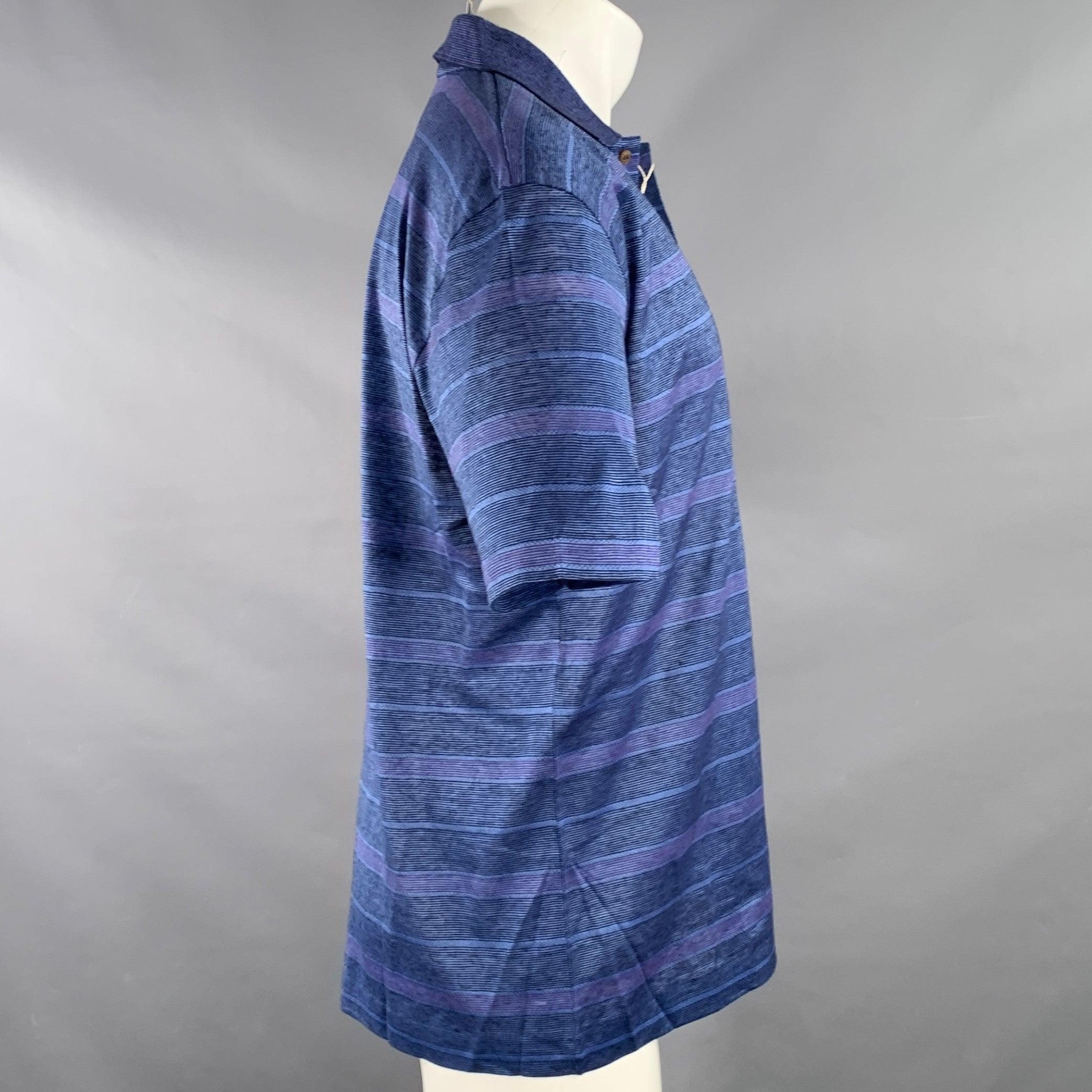 ERMENEGILDO ZEGNA polo
in a
navy and purple linen woven fabric featuring a stripe pattern, one pocket, and half placket button closure. Made in Italy.Excellent Pre-Owned Condition. 

Marked:   50/IV 

Measurements: 
 
Shoulder: 20.5 inches  Chest: