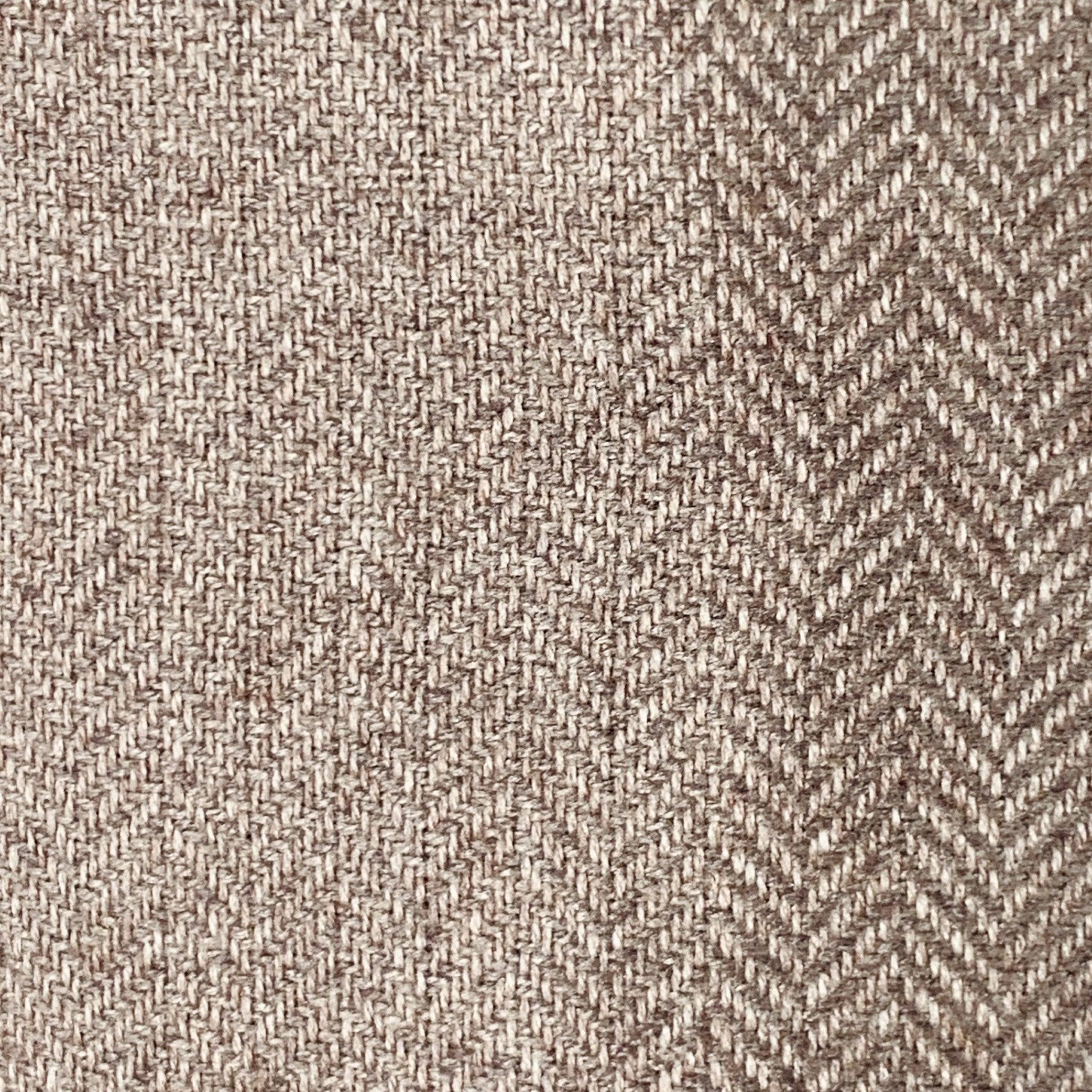 ERMENEGILDO ZEGNA sport coat
in a beige and taupe cashmere silk blend fabric featuring a herringbone pattern, notch lapel, double vented back, and double button closure.
Made in Italy.Very Good Pre-Owned Condition. Minor pilling. 

Marked:   IT 52