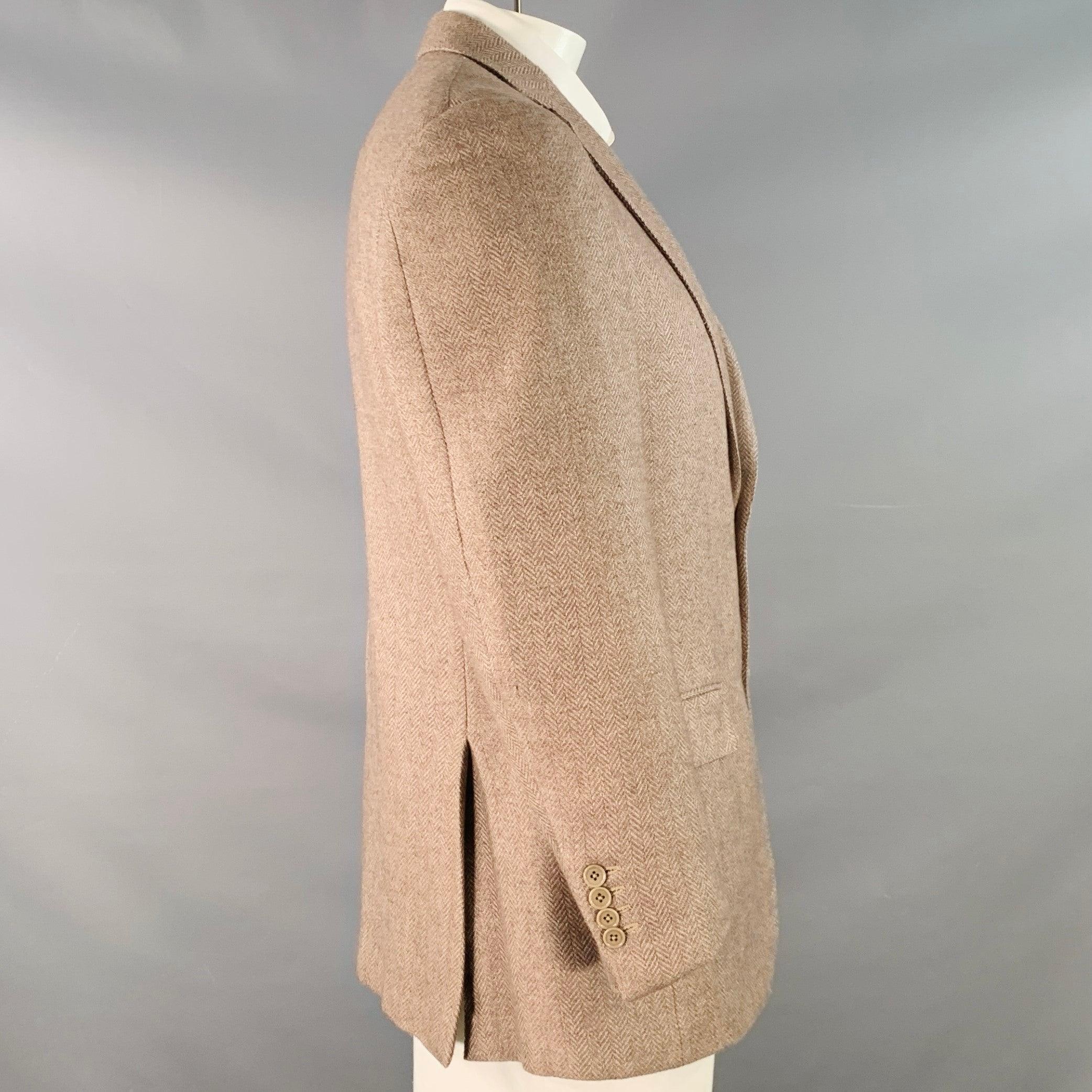 ERMENEGILDO ZEGNA Size 42 Beige Taupe Herringbone Cashmere Silk Sport Coat In Good Condition For Sale In San Francisco, CA