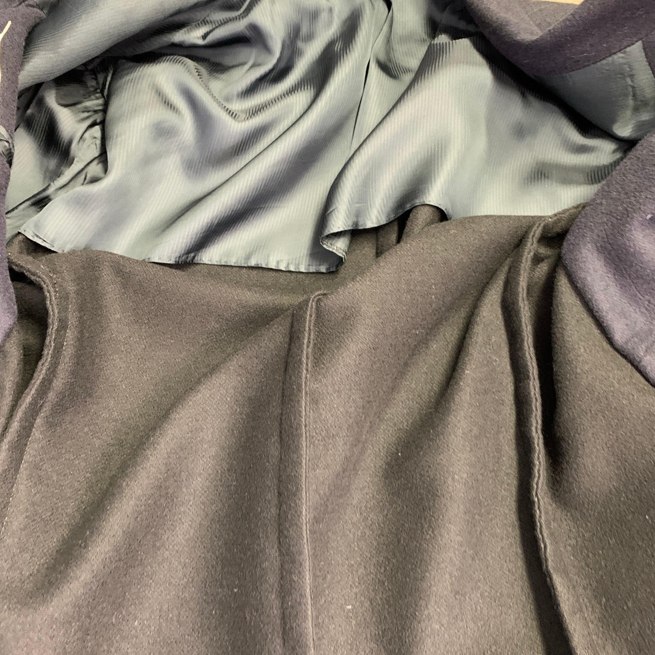 ERMENEGILDO ZEGNA Veste à revers en laine cachemire bleu marine taille 42 en vente 2