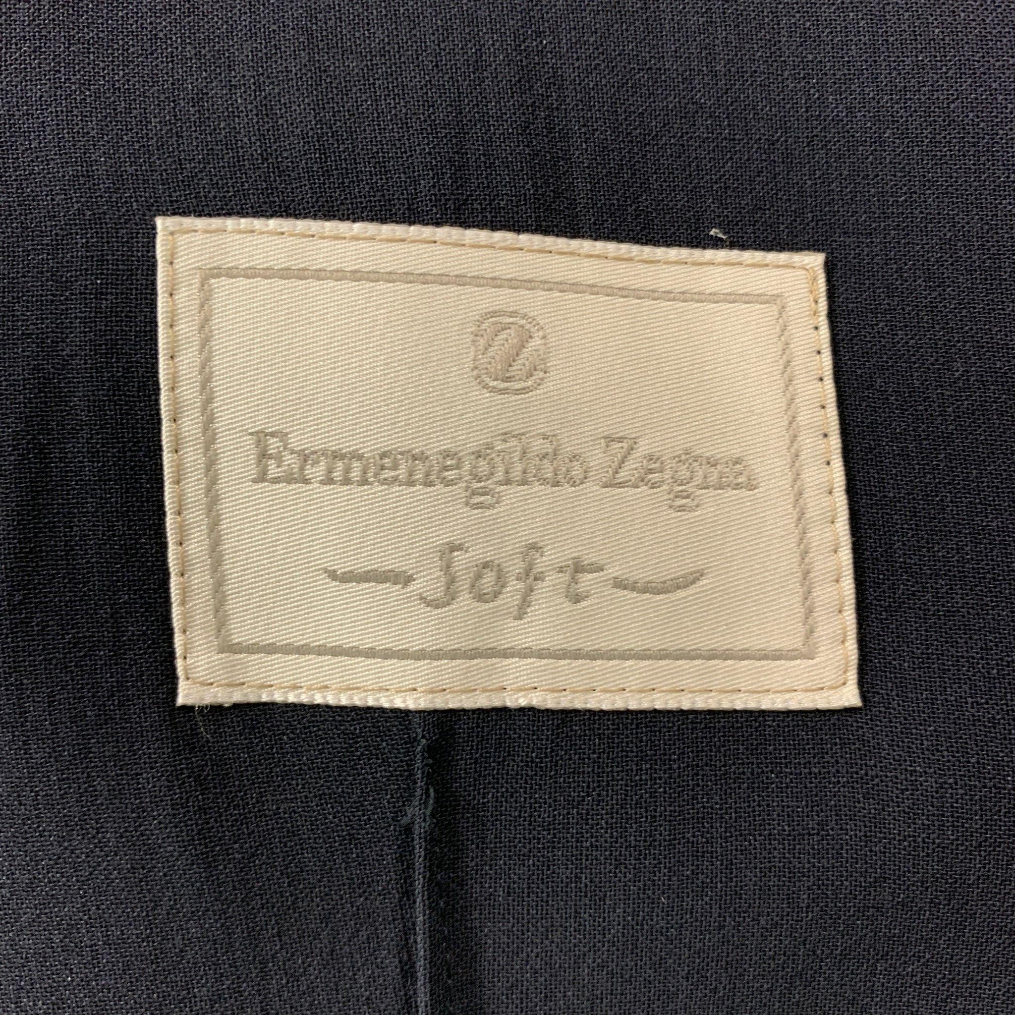 ERMENEGILDO ZEGNA Manteau de sport à simple boutonnage bleu marine, taille 44 Pour hommes en vente