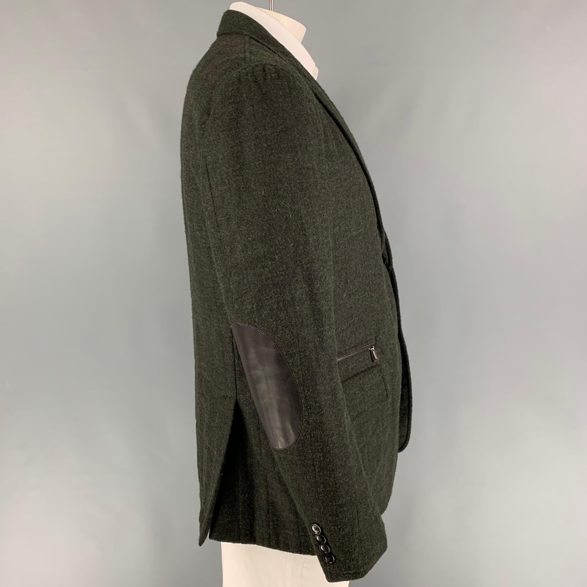 ERMENEGILDO ZEGNA sport coat comes in a hunter green heather alpaca blend with a quilted lining featuring a notch lapel, flap pockets, double back vent, and a double button closure. Made in Italy. 

New With Tags. 
Marked: 58
Original Retail Price: