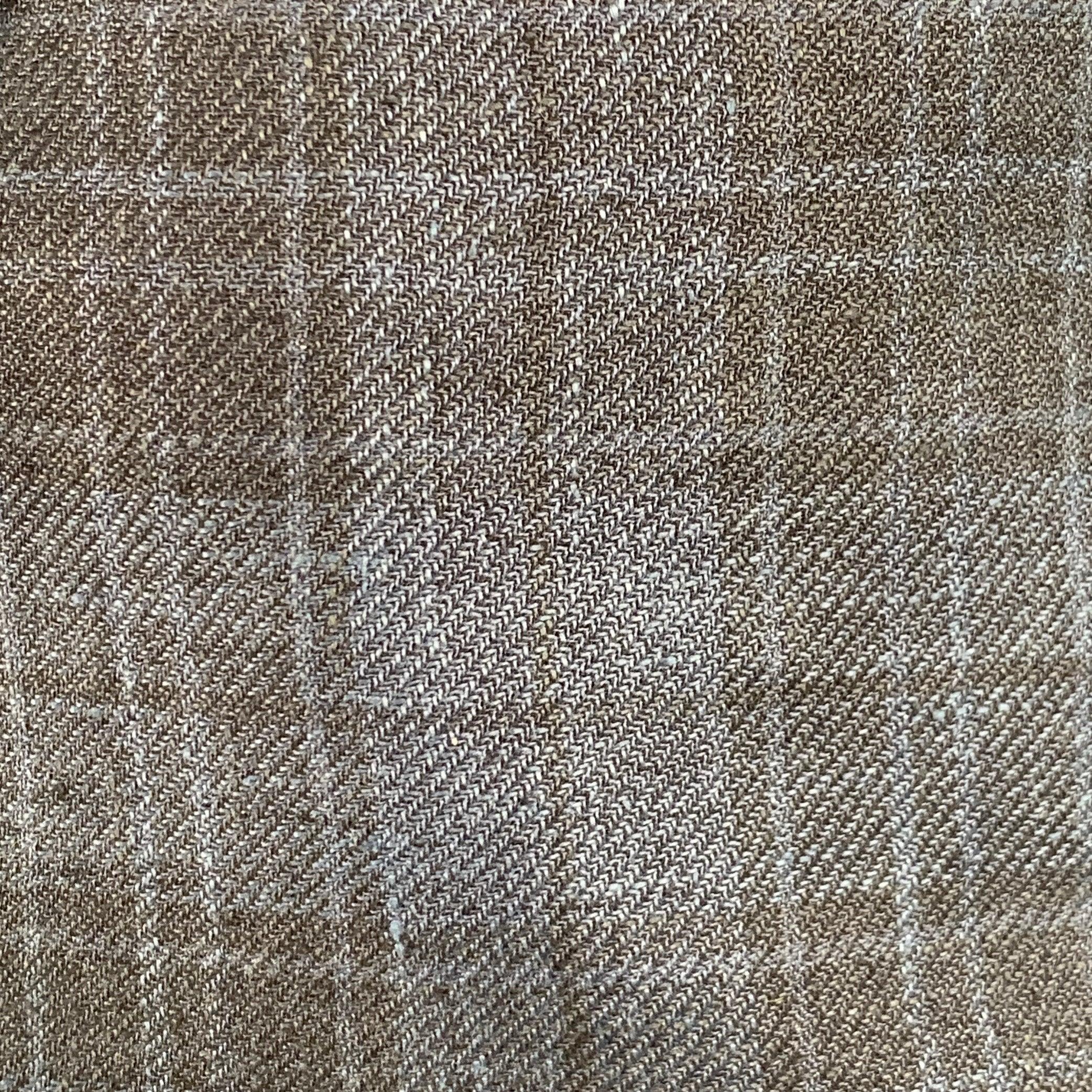 ERMENEGILDO ZEGNA for SAKS FIFTH AVENUE sport coat
in a blue and navy linen silk wool blend fabric with half lining featuring a plaid pattern, notch lapel, double vented back, and double button closure. Made in Switzerland.Excellent Pre-Owned