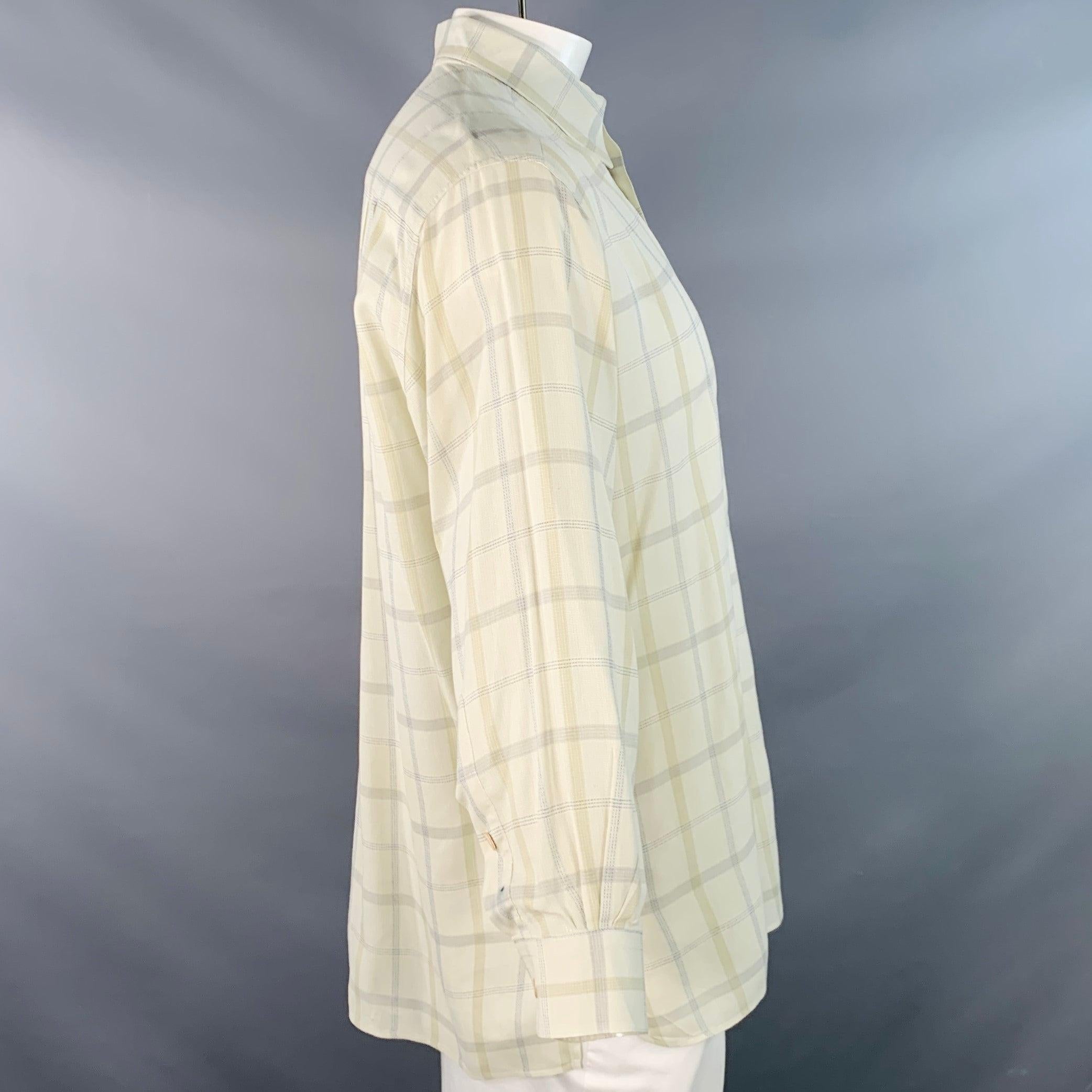 ERMENEGILDO ZEGNA Langarmhemd
aus salbeigrünem Baumwollgewebe mit Karomuster, verdecktem Kragen mit Knopfleiste, einer Tasche und Knopfverschluss. Made in Italy. sehr guter gebrauchter Zustand. Leichte Gebrauchsspuren. 

Markiert:   L 

Abmessungen: