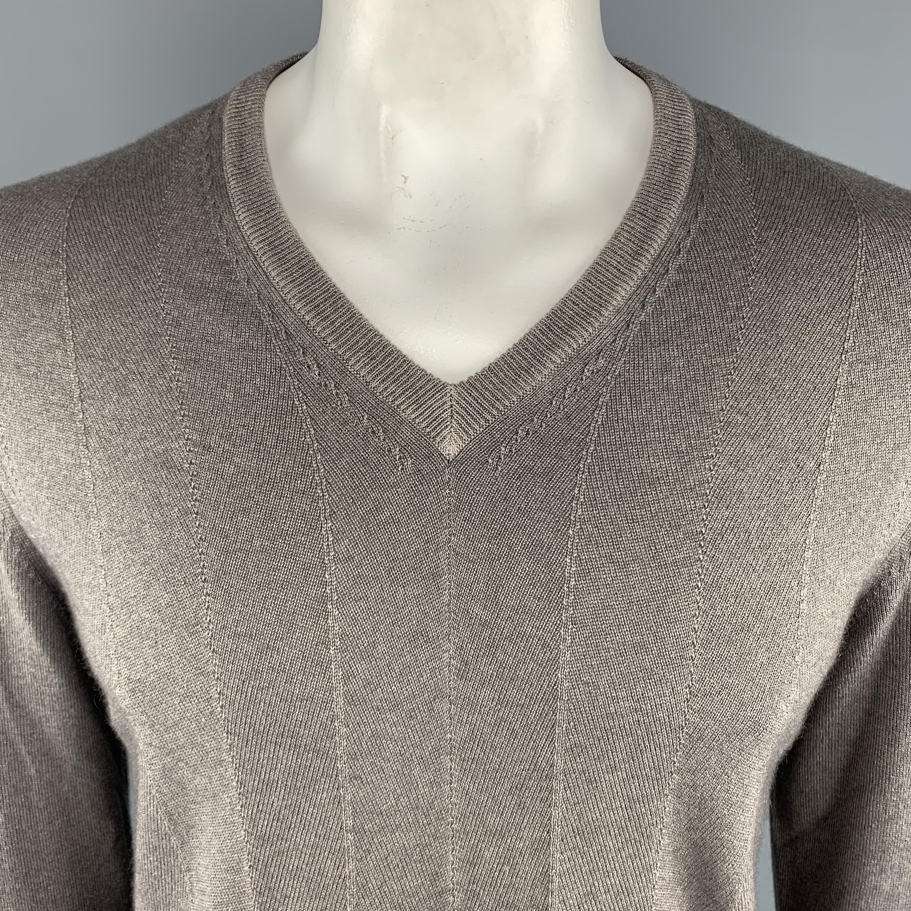 ERMENEGILDO ZEGNA Pullover Sweater comes in a taupe tone in a solid cashmere / silk material, with a V-neck, striped knitted details at front, long sleeves and ribbed cuffs and hem. Made in Italy.
 
Excellent Pre-Owned Condition.
Marked: L
