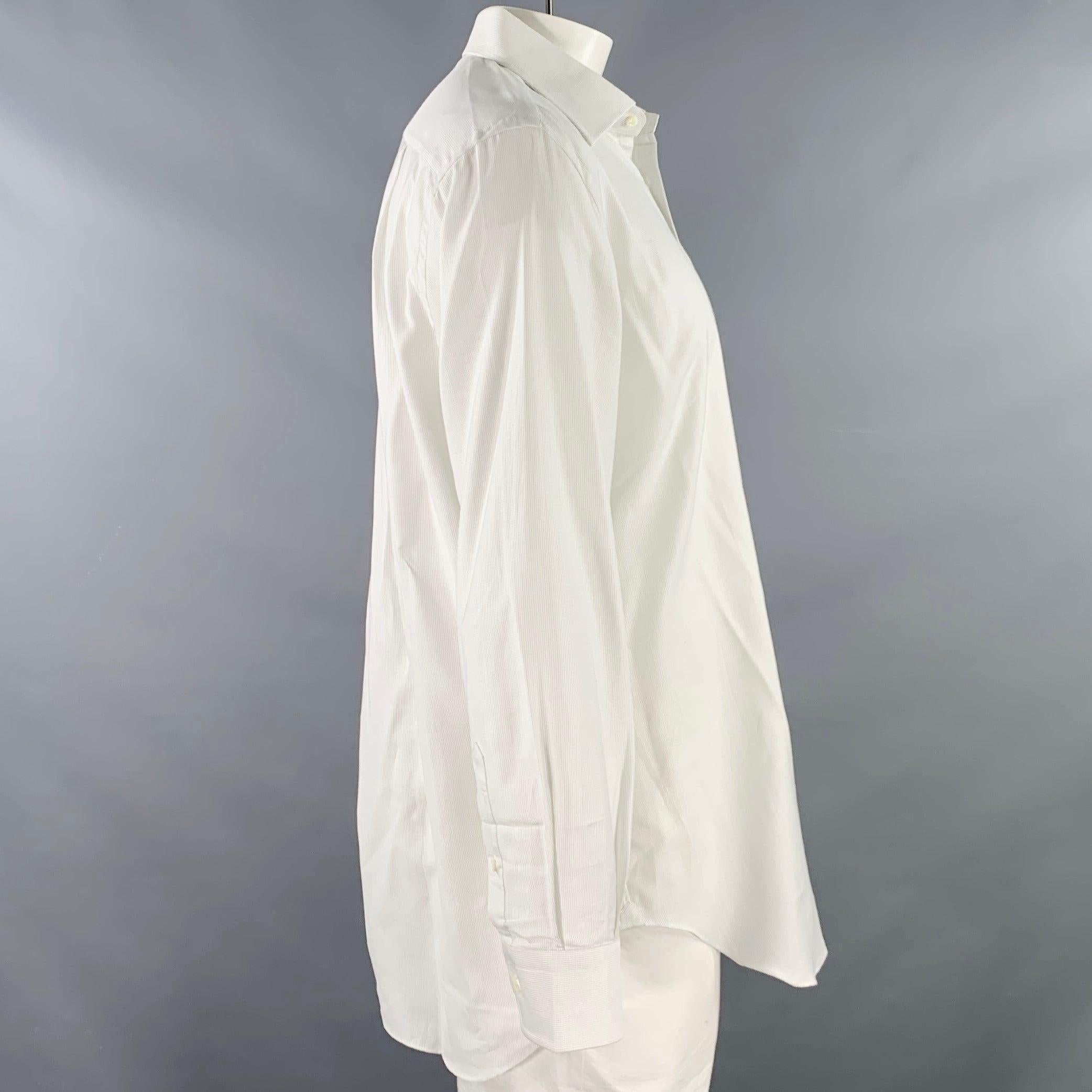 ERMENEGILDO ZEGNA long sleeve shirt
in a white cotton woven fabric featuring a curved cutaway collar, woven pattern, and button closure. Excellent Pre-Owned Condition. 

Marked:   43/17 

Measurements: 
 
Shoulder: 19 inches Chest: 47 inches Sleeve: